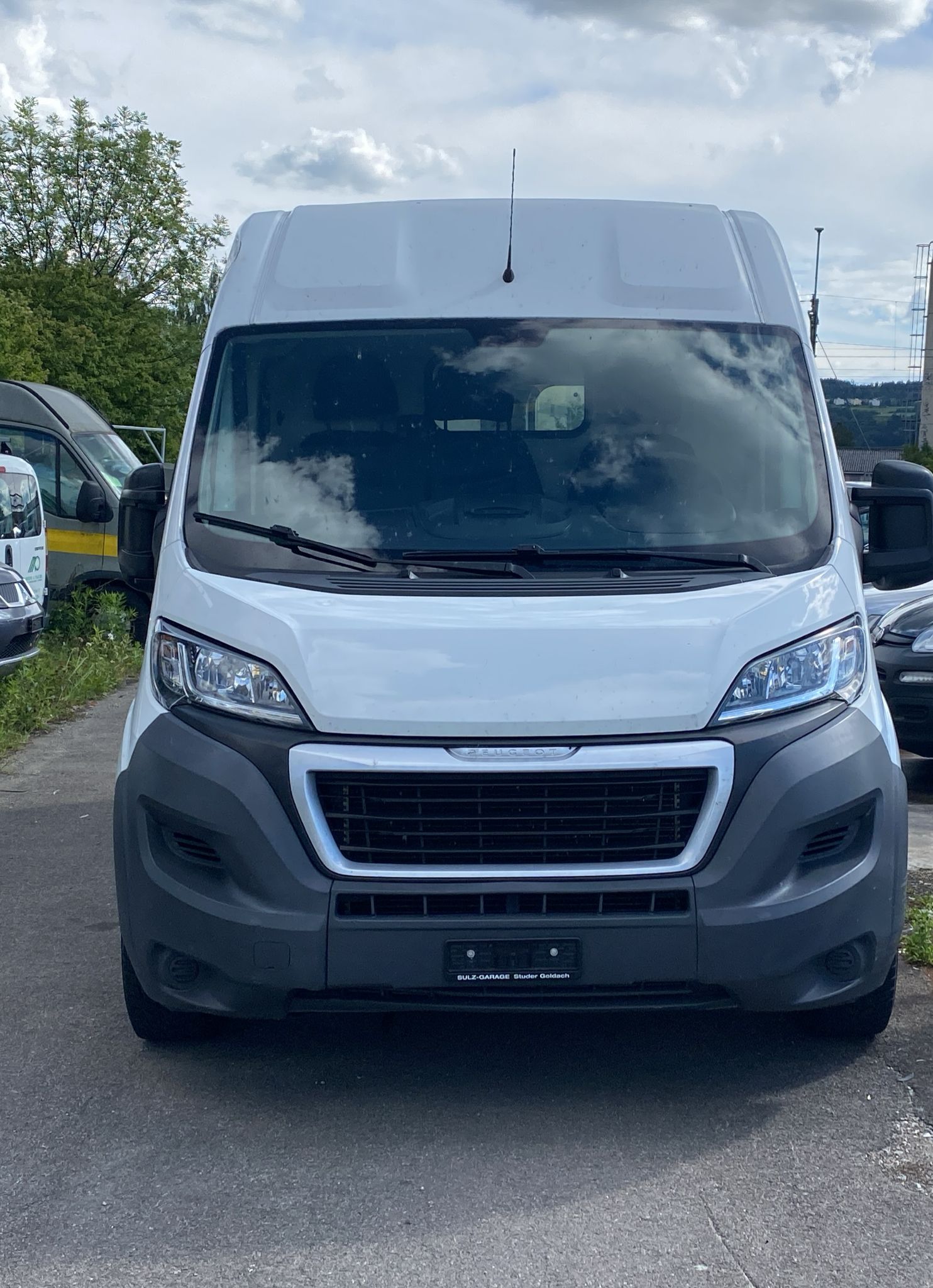 PEUGEOT Boxer 2.2 HDI 335 Allure L2H2-image-0