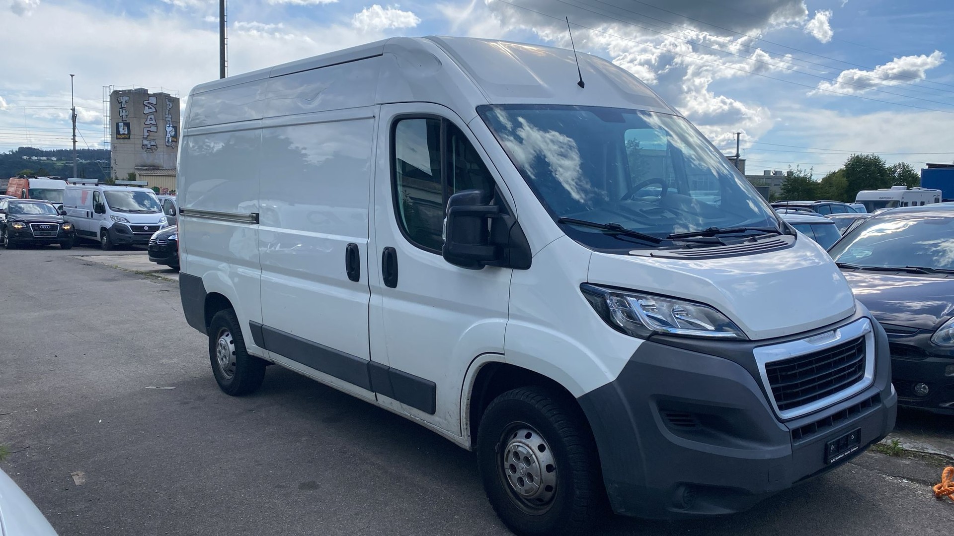 PEUGEOT Boxer 2.2 HDI 335 Allure L2H2-image-1