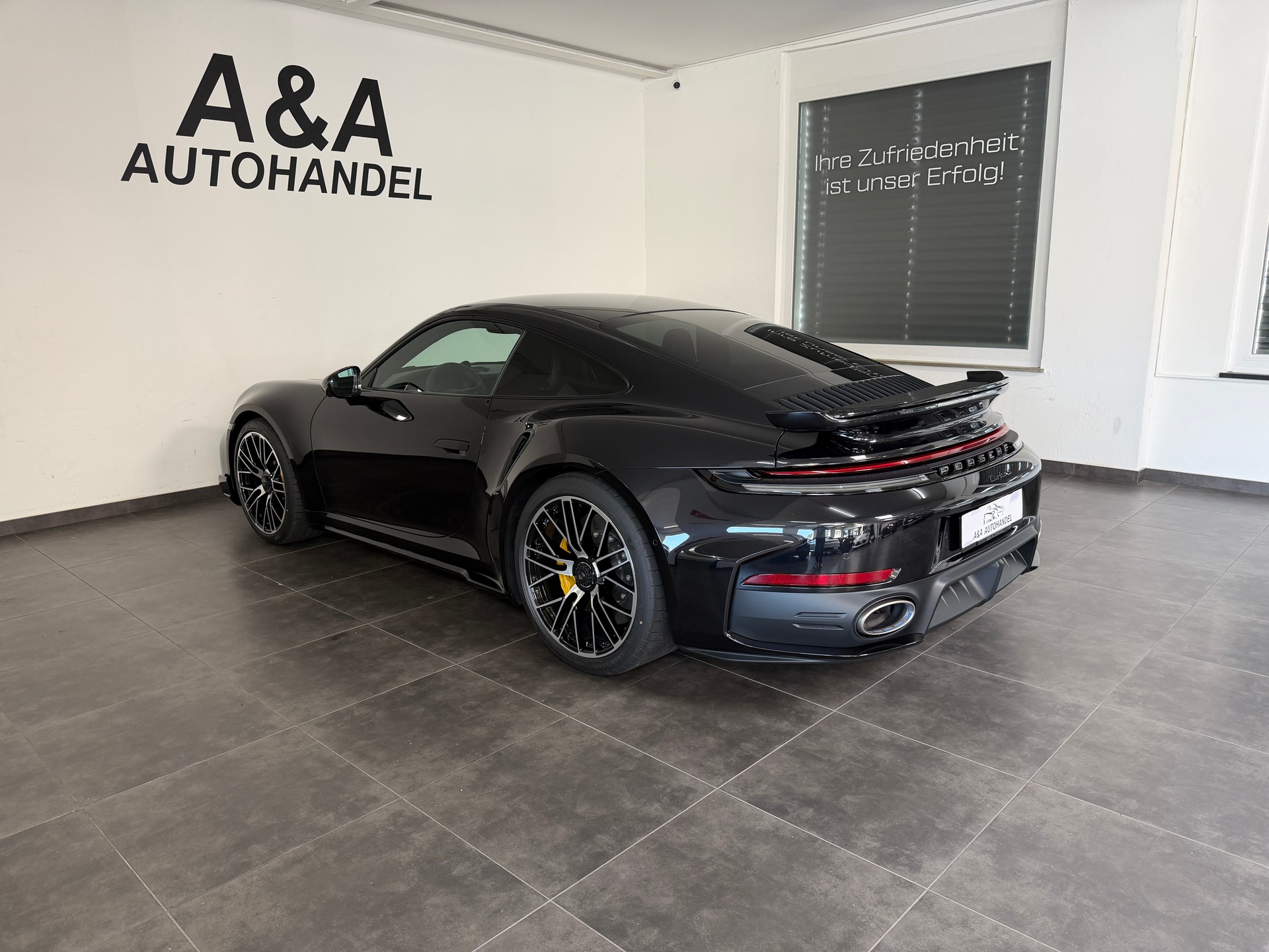 PORSCHE 911 Turbo S PDK-image-5