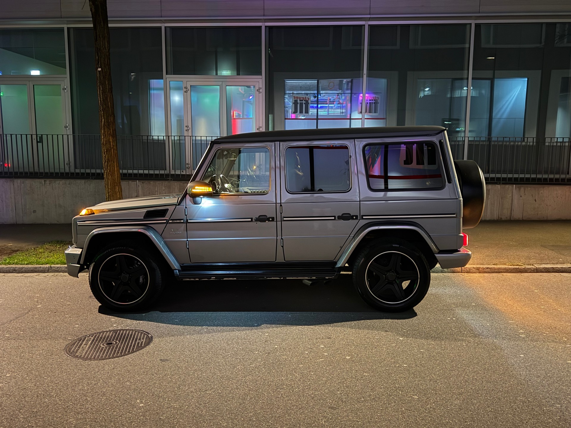 MERCEDES-BENZ G 63 AMG Automatic-image-3