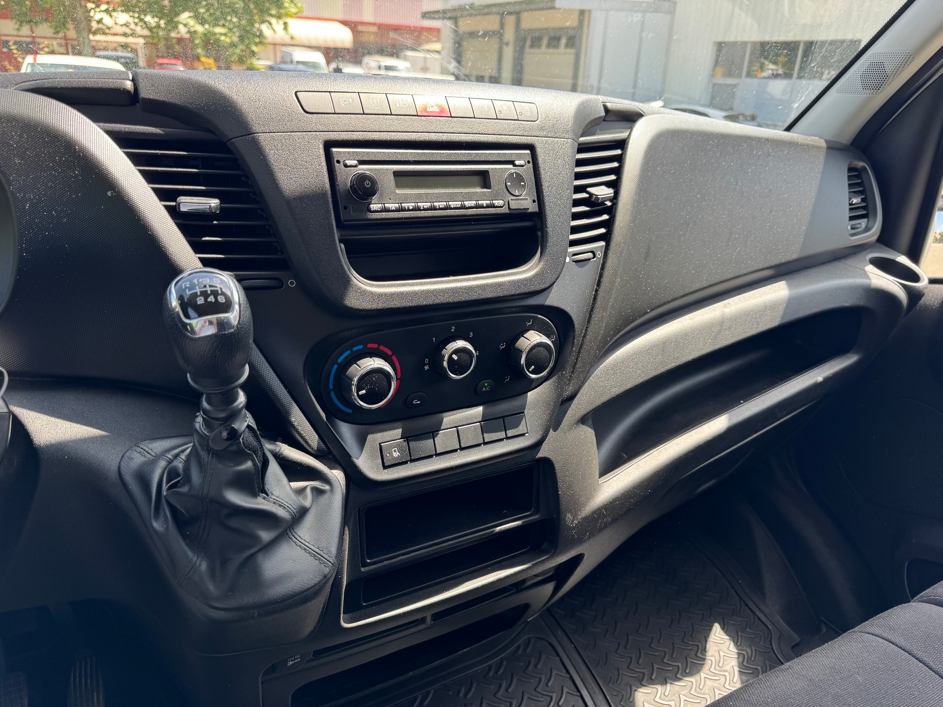 IVECO 35 C 13-image-9