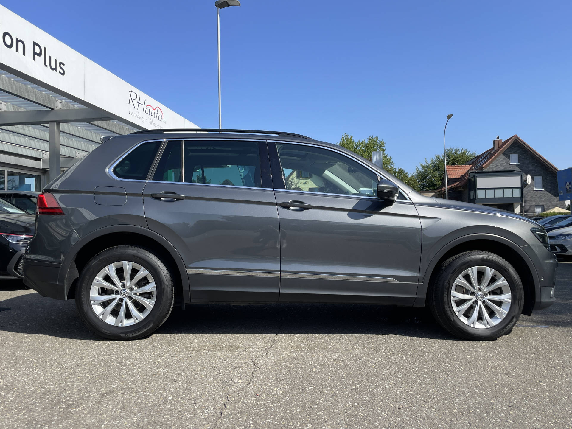 VW Tiguan 2.0 TSI Comfortline DSG 4motion-image-2