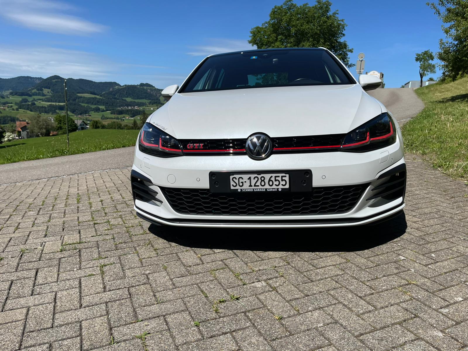VW Golf 2.0 TSI GTI Performance-image-2