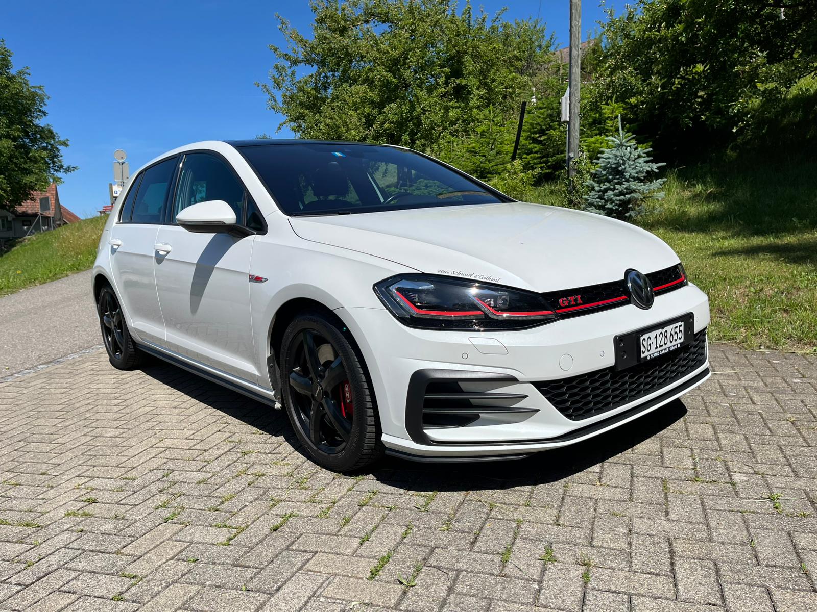 VW Golf 2.0 TSI GTI Performance-image-1