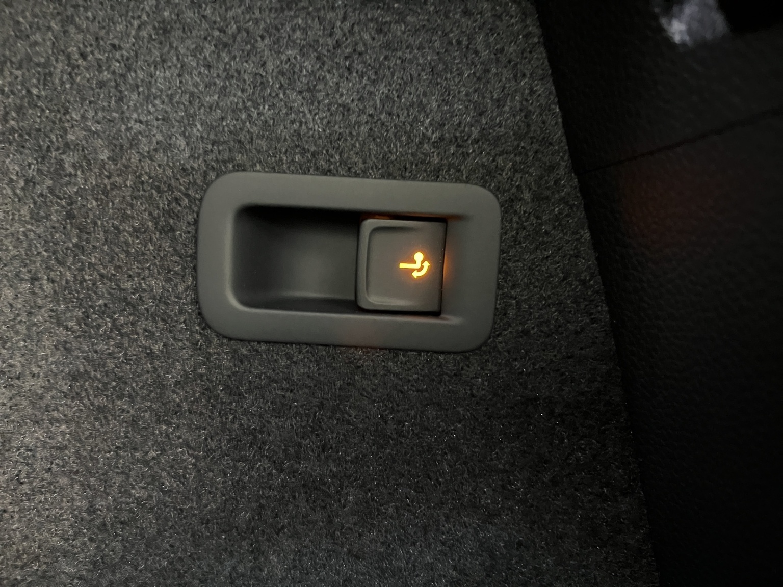 SKODA Karoq 2.0 TSI SportLine 4x4 DSG-image-14