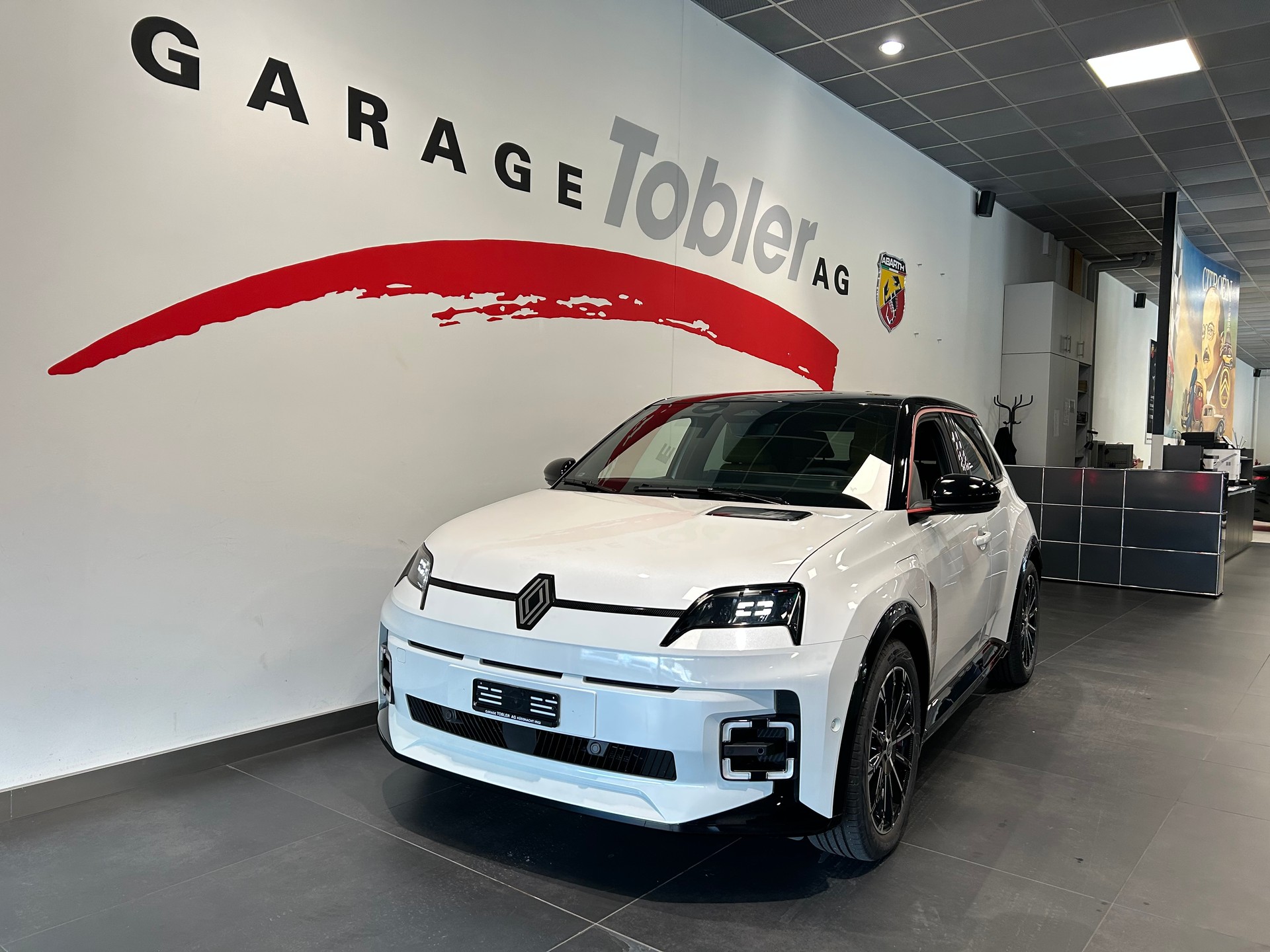 RENAULT R5 E-Tech Comfort Range 52 kWh Iconic Five-image-1