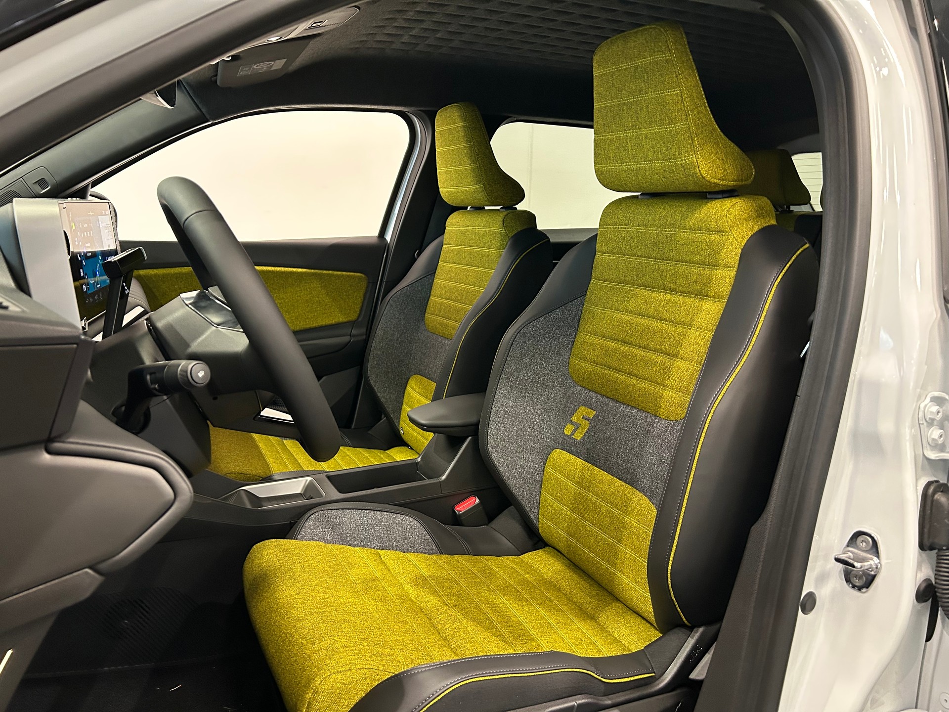 RENAULT R5 E-Tech Comfort Range 52 kWh Iconic Five-image-8
