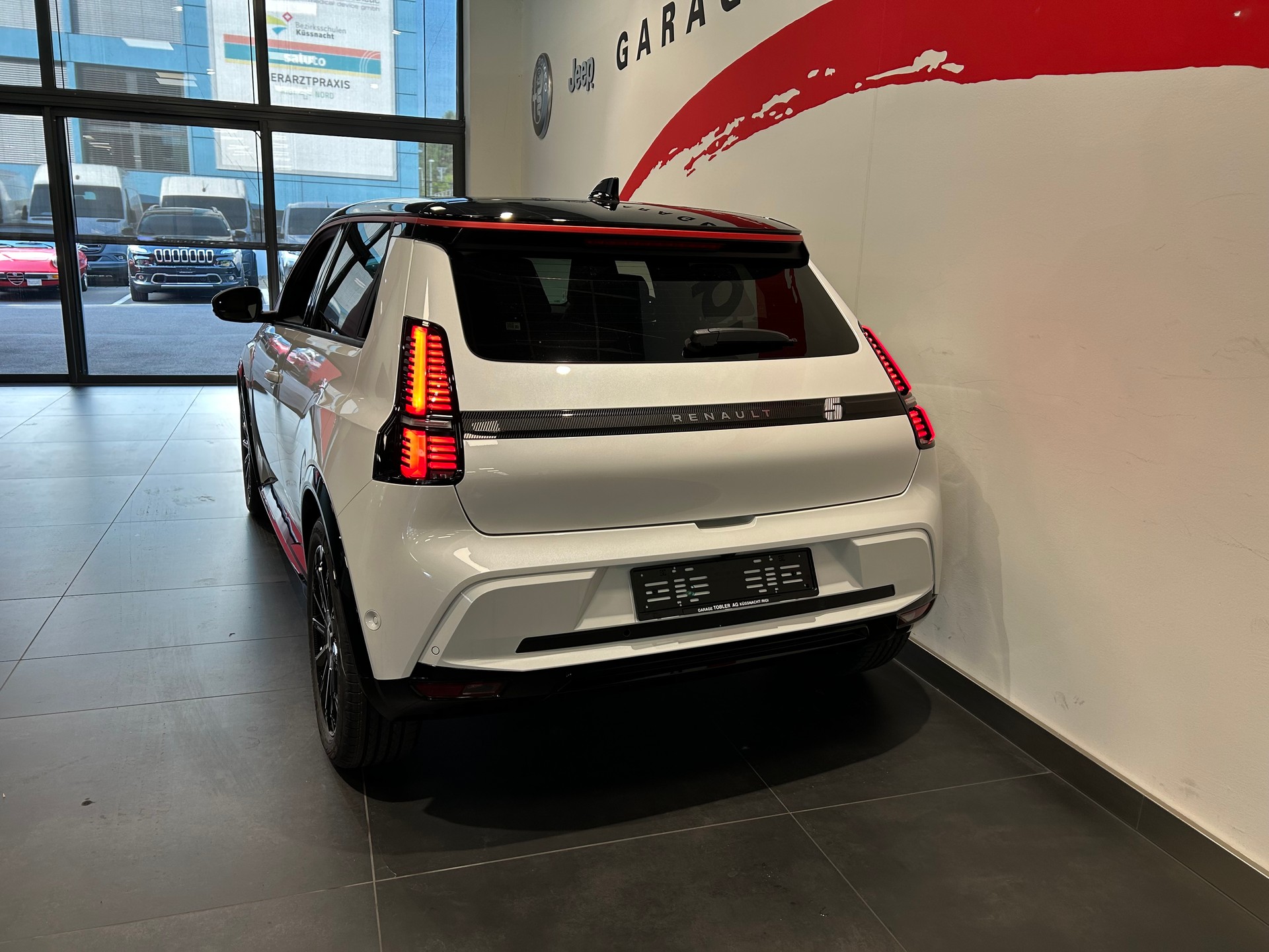 RENAULT R5 E-Tech Comfort Range 52 kWh Iconic Five-image-18