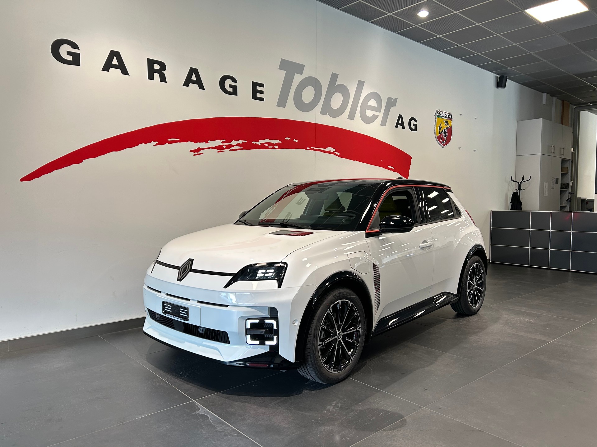 RENAULT R5 E-Tech Comfort Range 52 kWh Iconic Five-image-0
