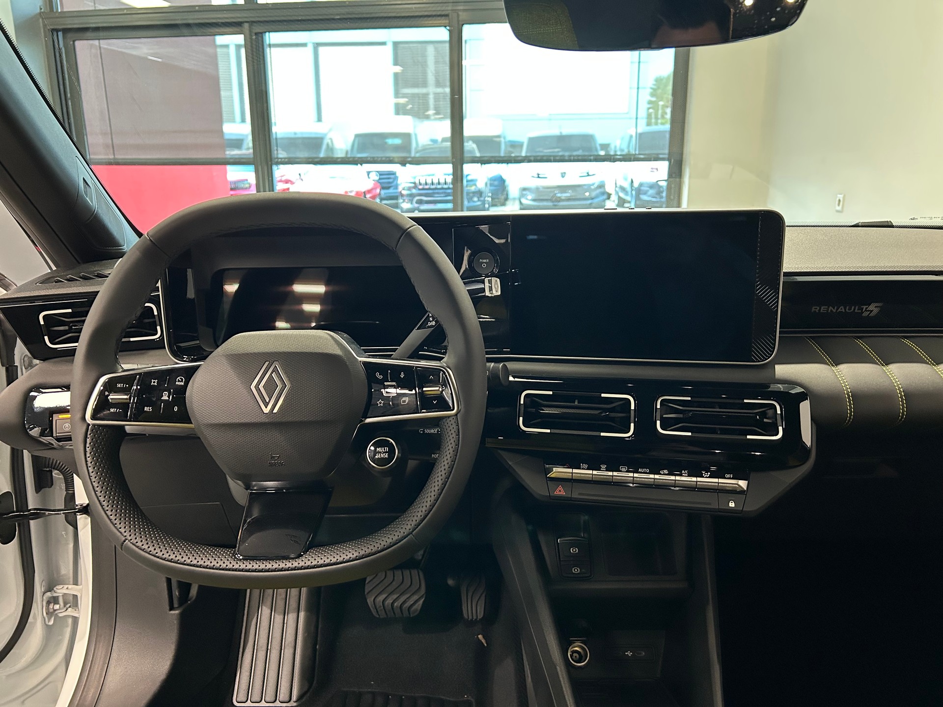 RENAULT R5 E-Tech Comfort Range 52 kWh Iconic Five-image-11