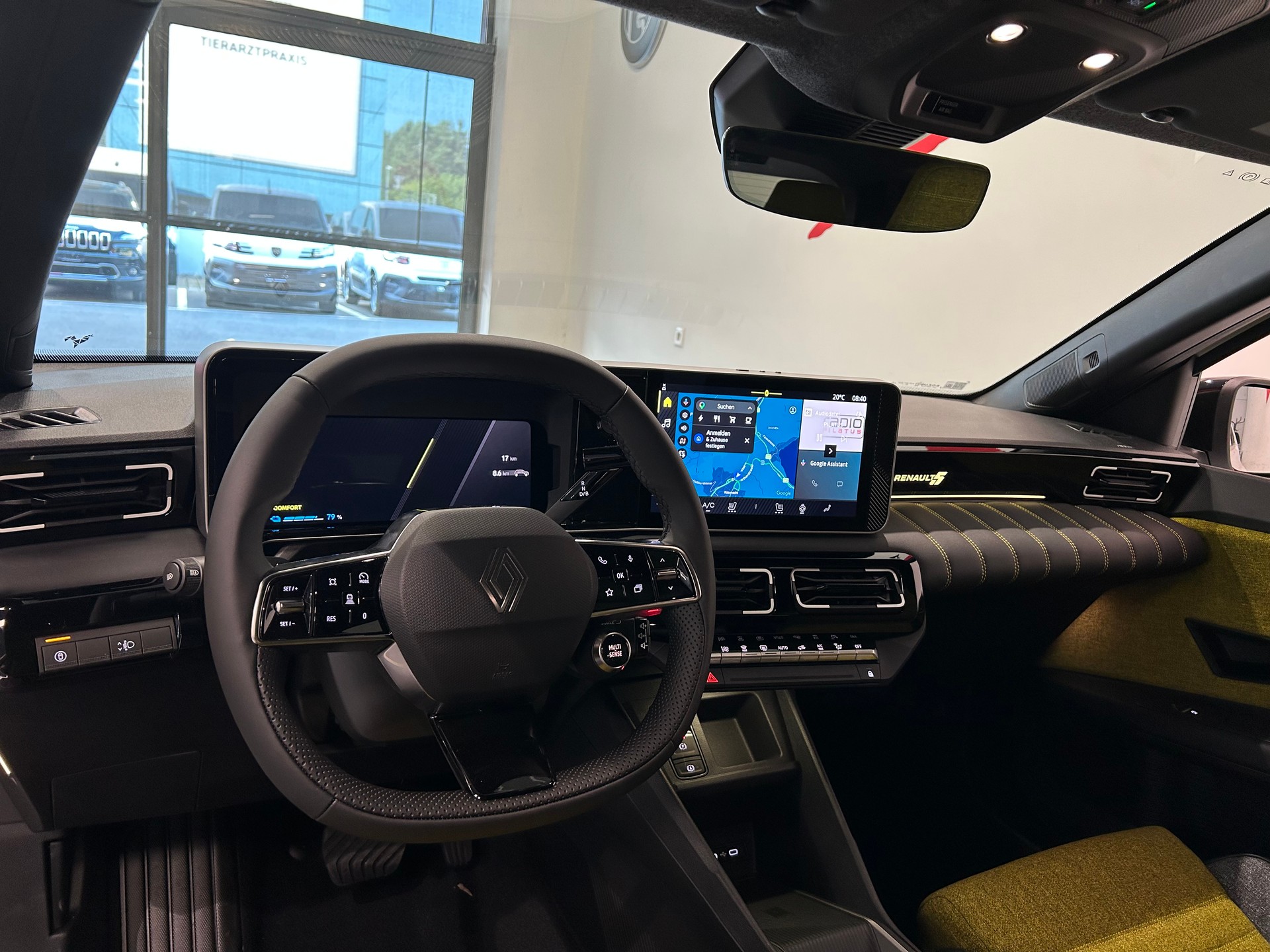 RENAULT R5 E-Tech Comfort Range 52 kWh Iconic Five-image-10