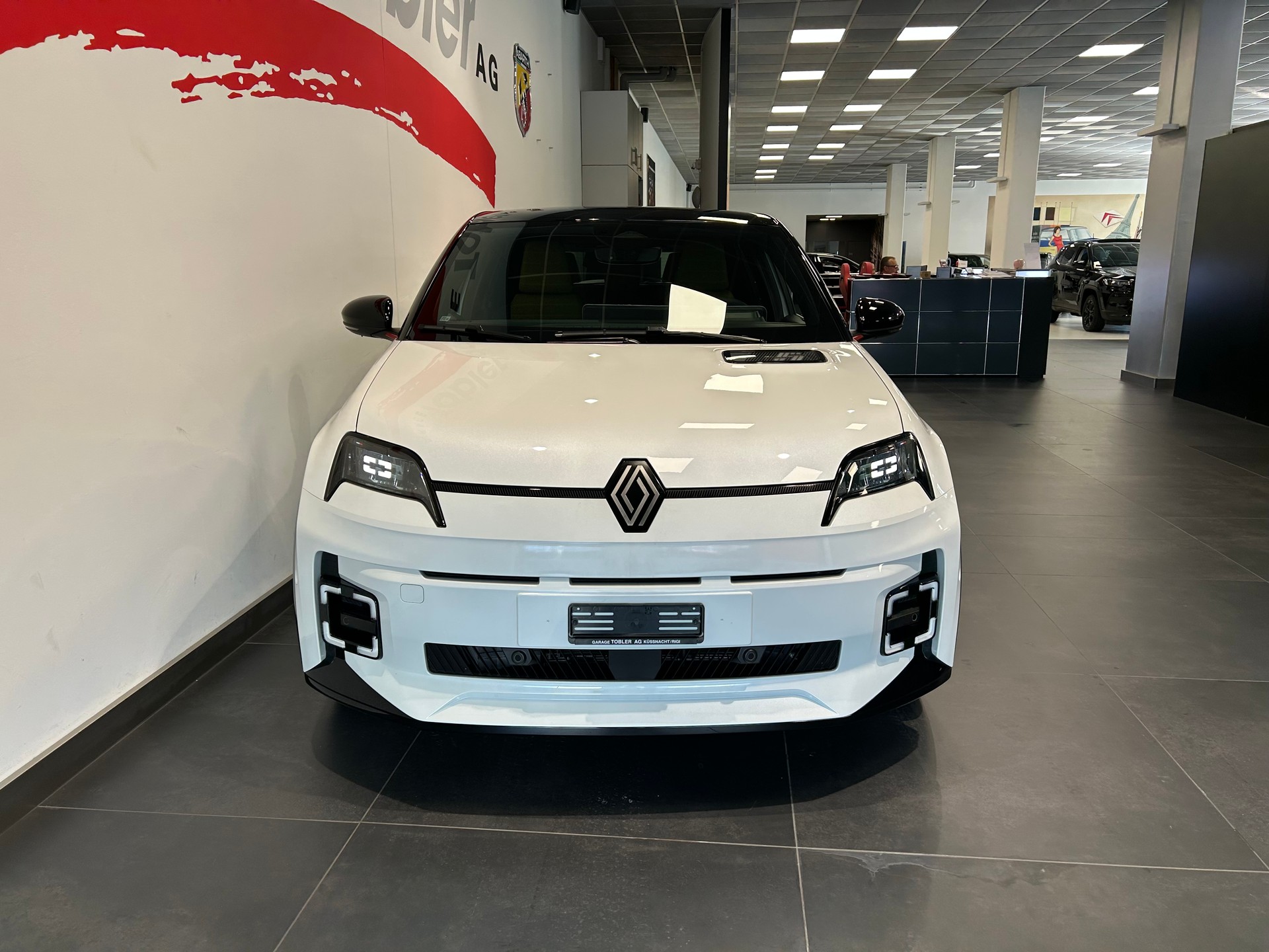 RENAULT R5 E-Tech Comfort Range 52 kWh Iconic Five-image-3