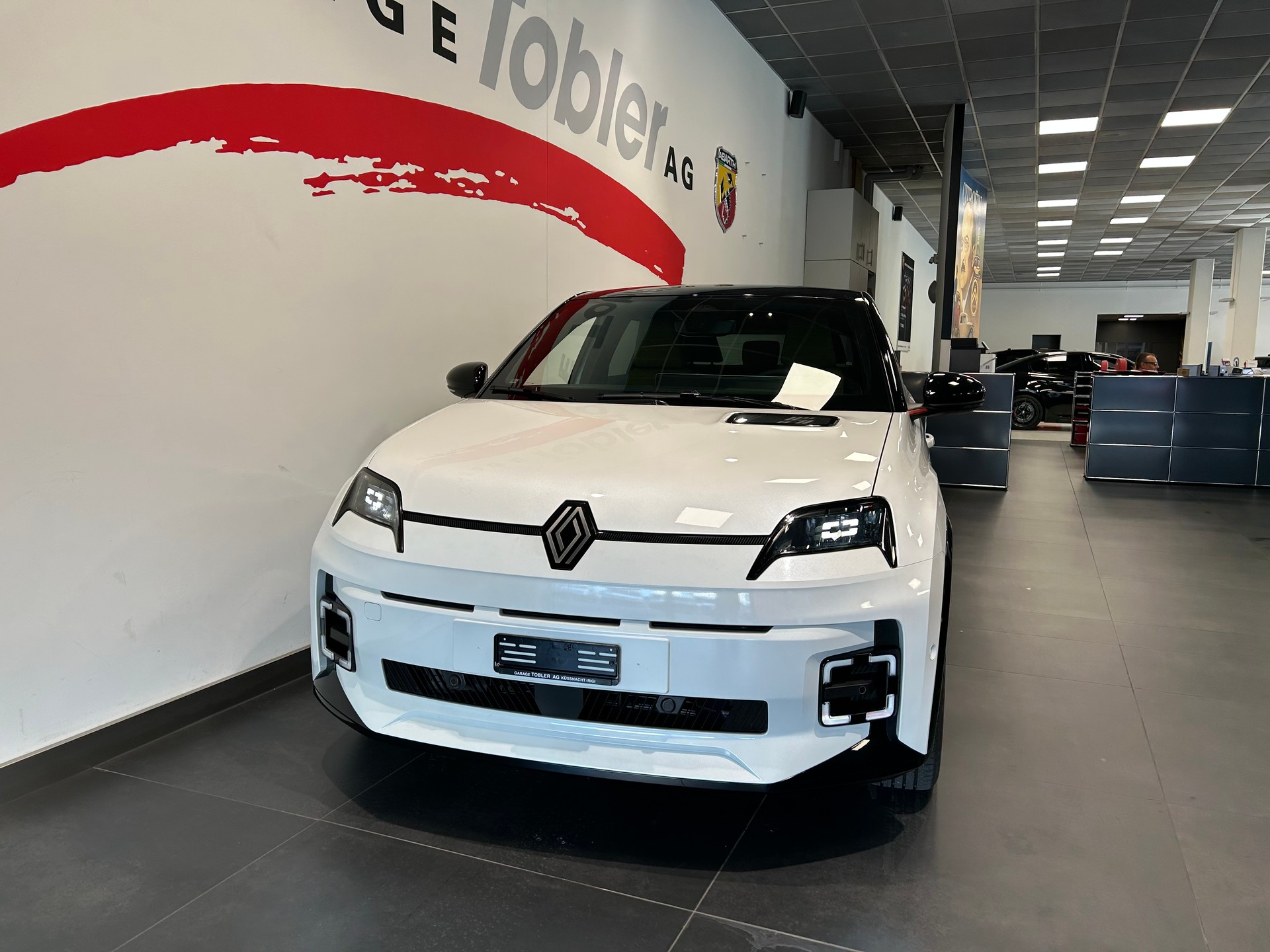 RENAULT R5 E-Tech Comfort Range 52 kWh Iconic Five-image-2
