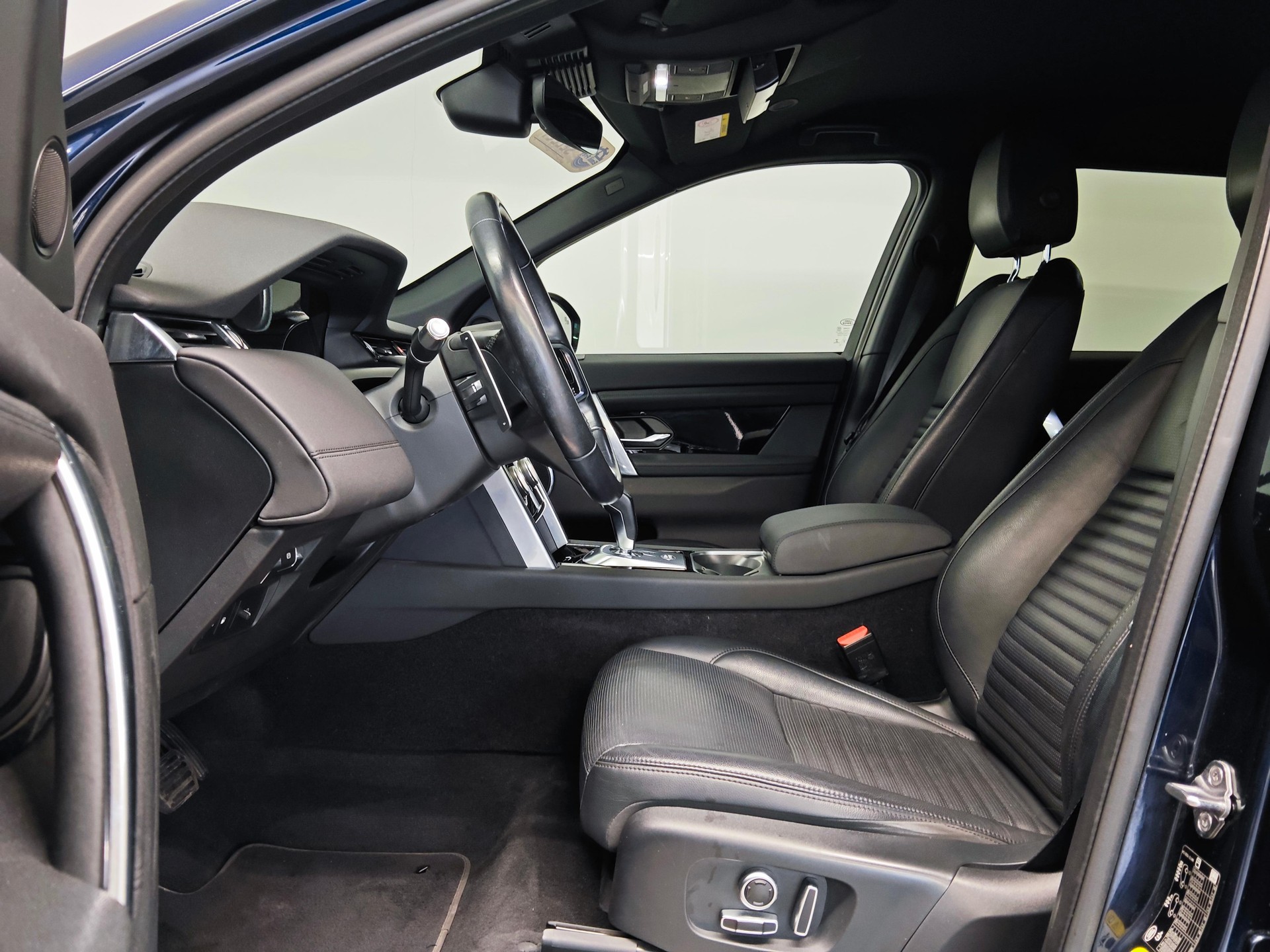 LAND ROVER Discovery Sport 1.5 T 300e SE-image-4