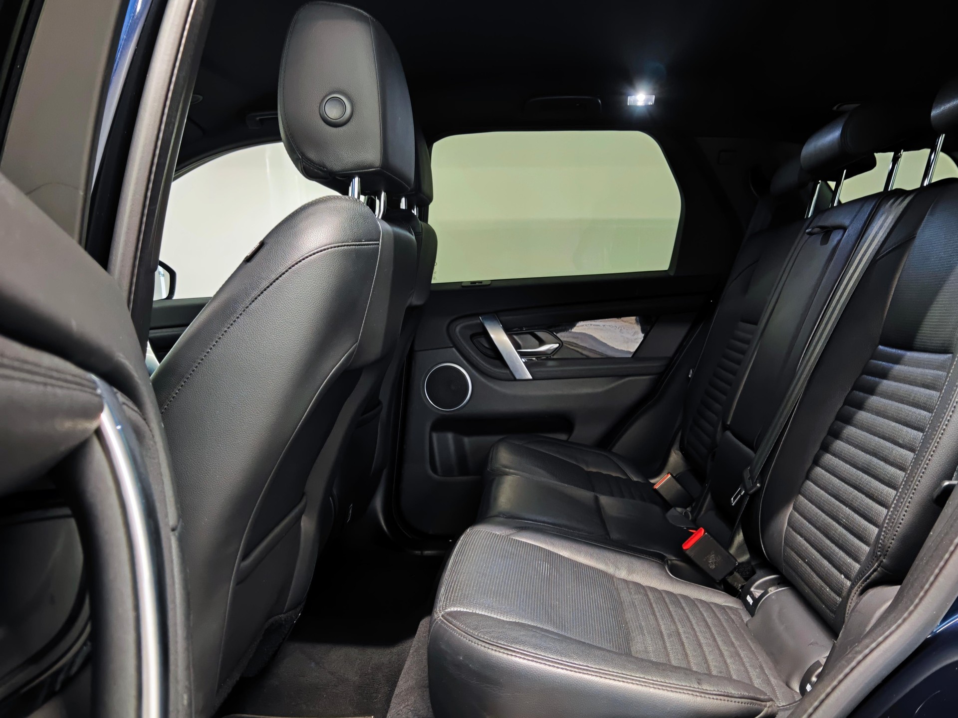 LAND ROVER Discovery Sport 1.5 T 300e SE-image-7
