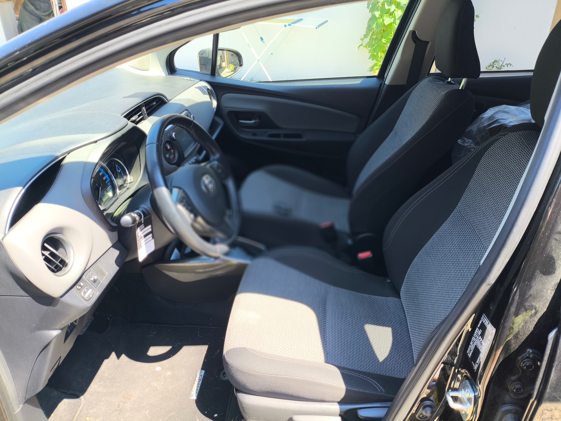 TOYOTA Yaris 1.5 VVT-i Hybrid Swiss Trend e-CVT-image-6