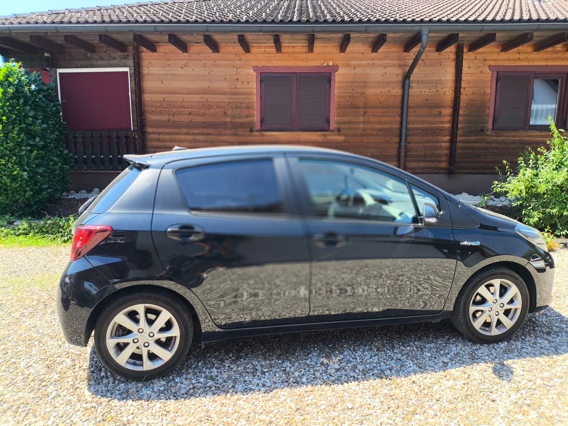 TOYOTA Yaris 1.5 VVT-i Hybrid Swiss Trend e-CVT-image-2