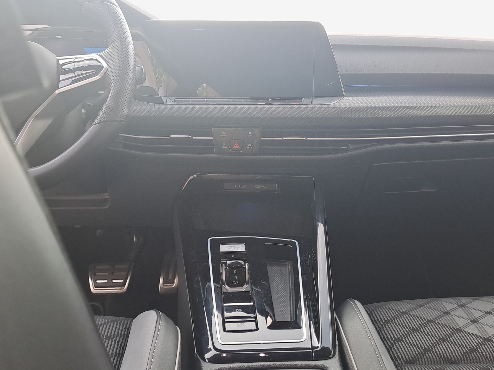 VW Golf 1.5 eTSI mHEV ACT R-Line 75 Edition DSG-image-10