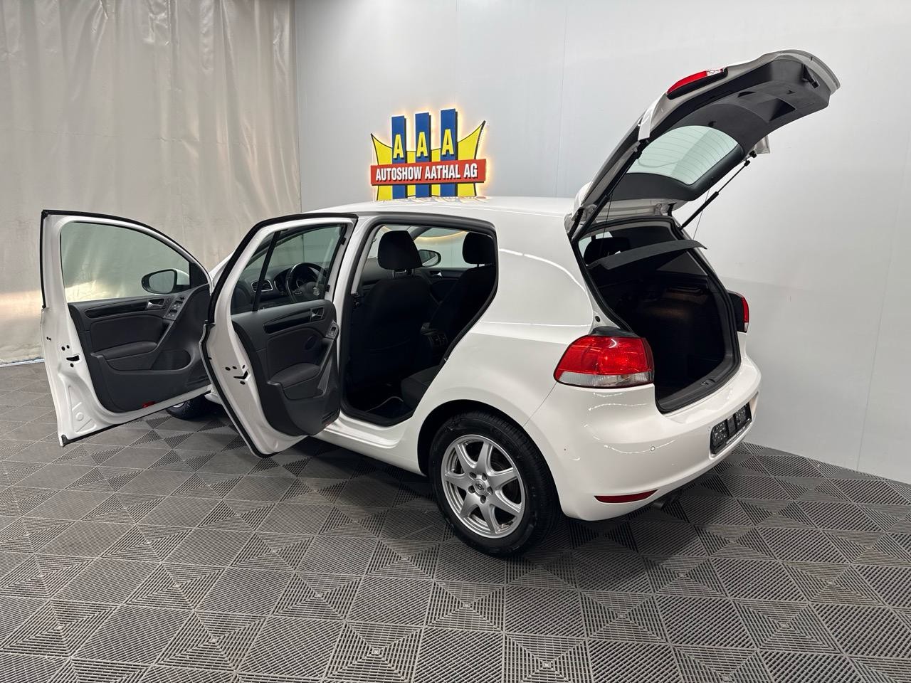 VW Golf 1.4 TSI Trendline DSG-image-8