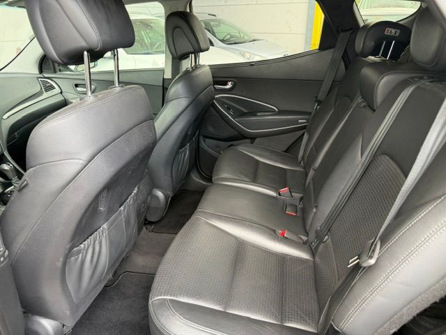 HYUNDAI Santa Fe 2.2 CRDI Premium 4WD Automatic-image-6
