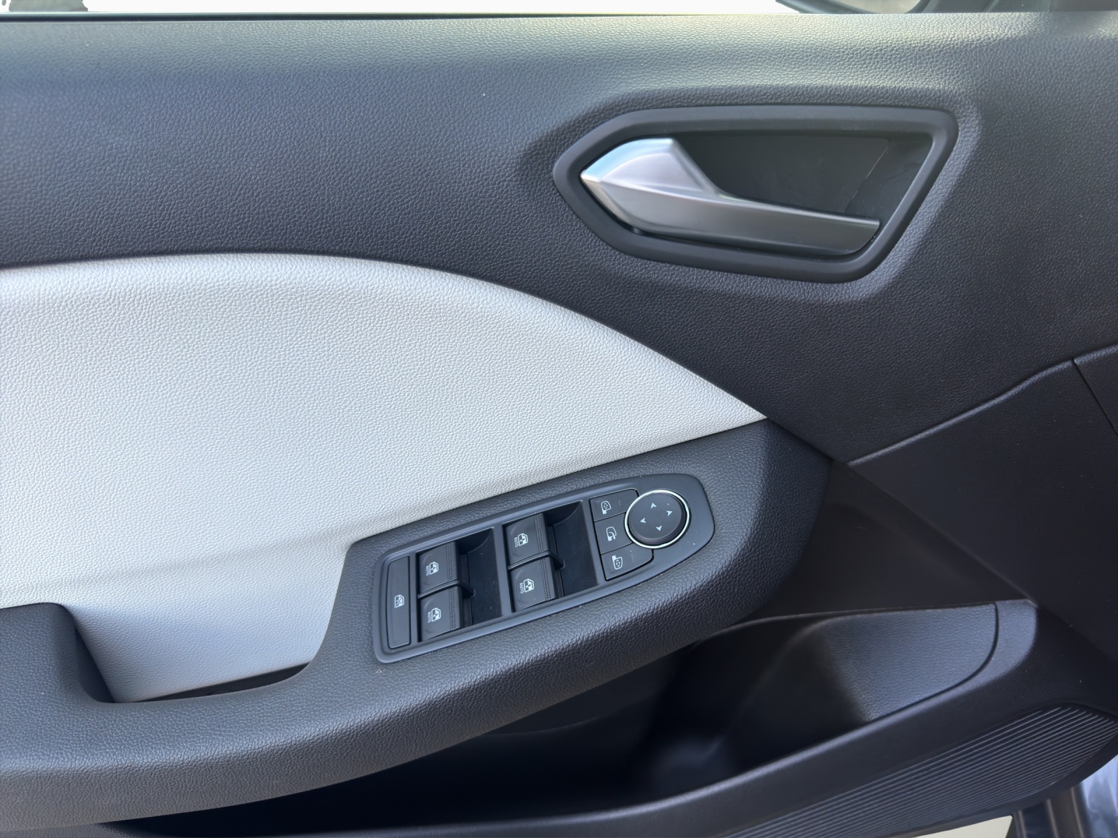 RENAULT Clio 1.6 E-Tech Techno-image-9