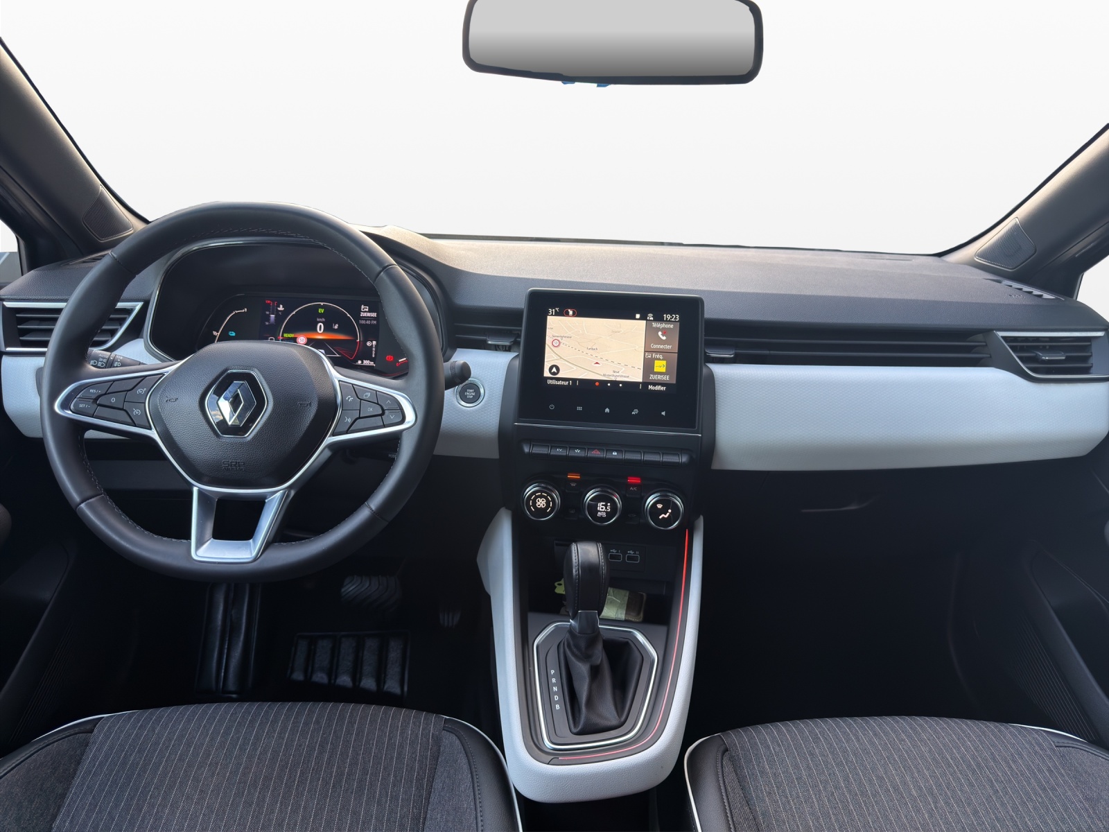 RENAULT Clio 1.6 E-Tech Techno-image-11