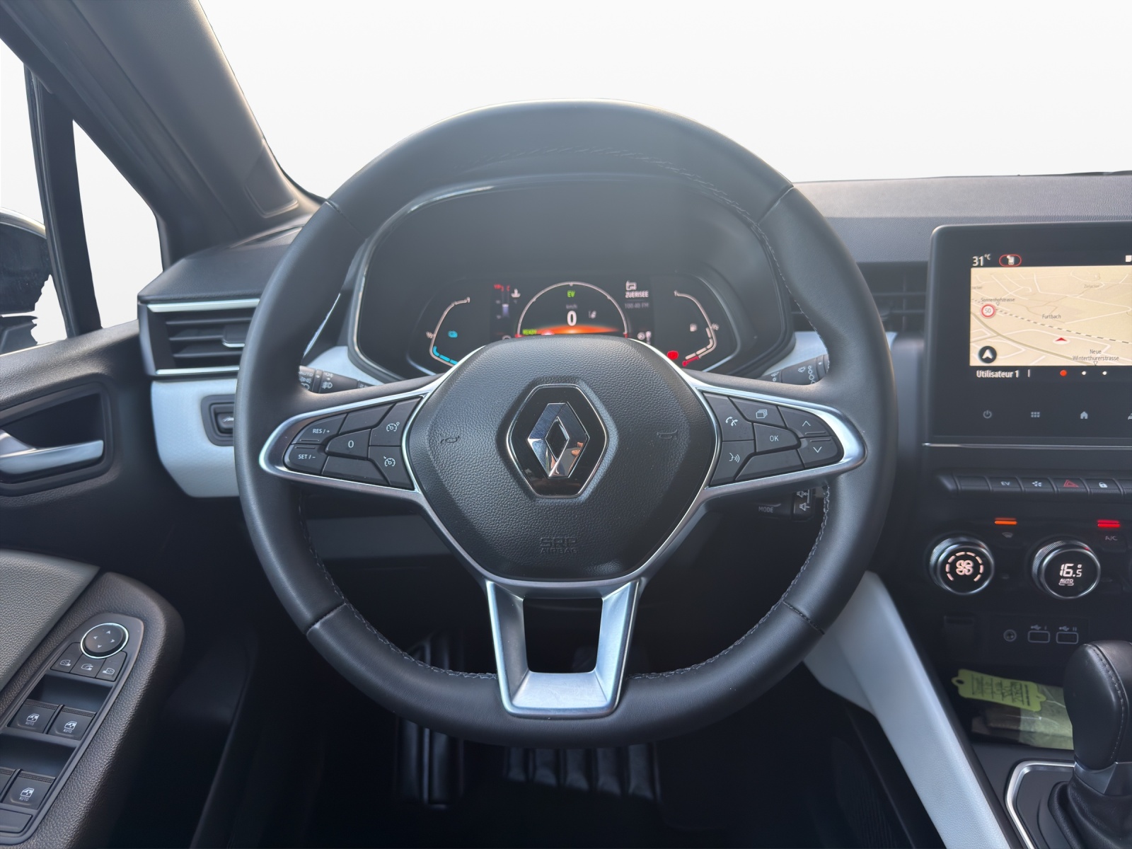 RENAULT Clio 1.6 E-Tech Techno-image-10