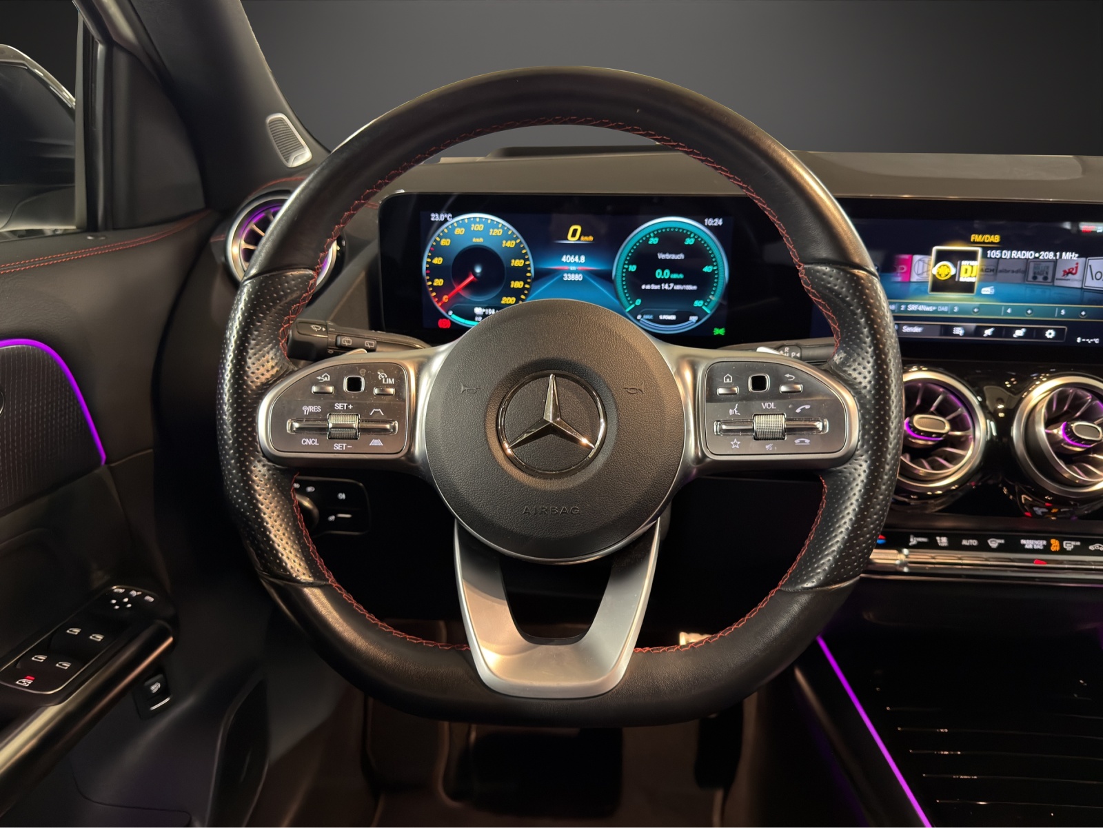 MERCEDES-BENZ EQA 250 AMG Line-image-12