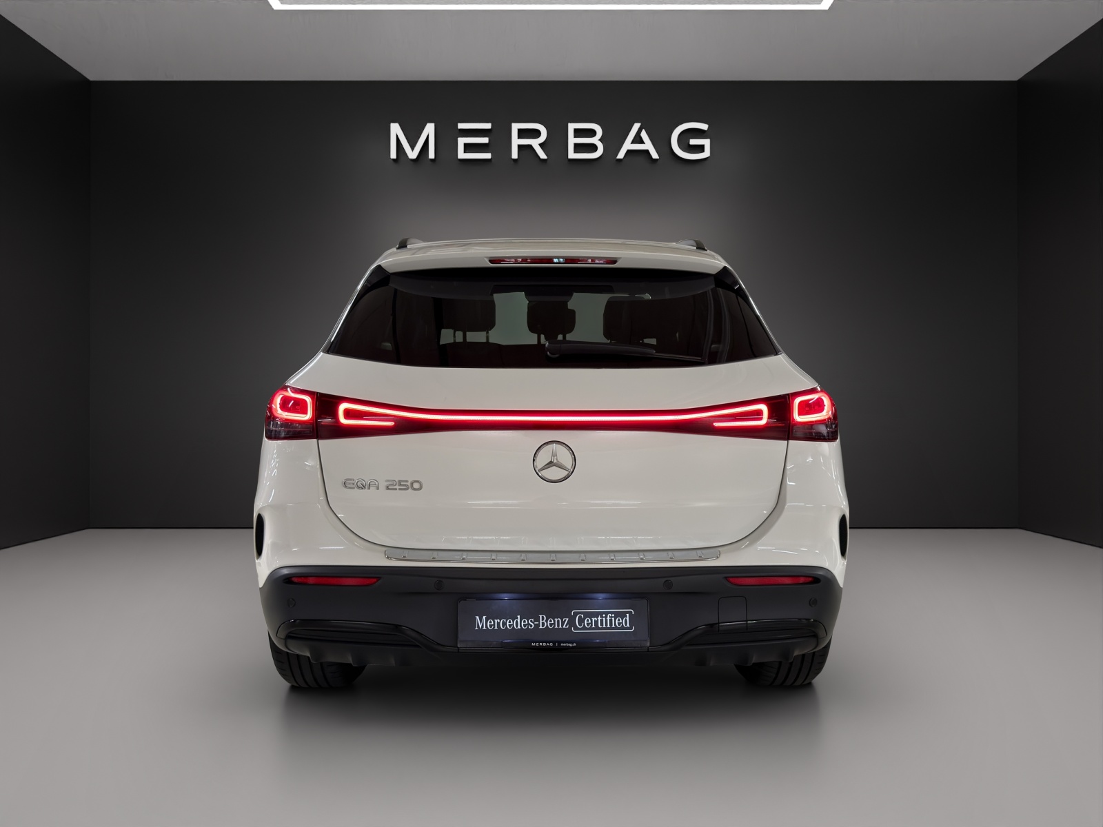 MERCEDES-BENZ EQA 250 AMG Line-image-3