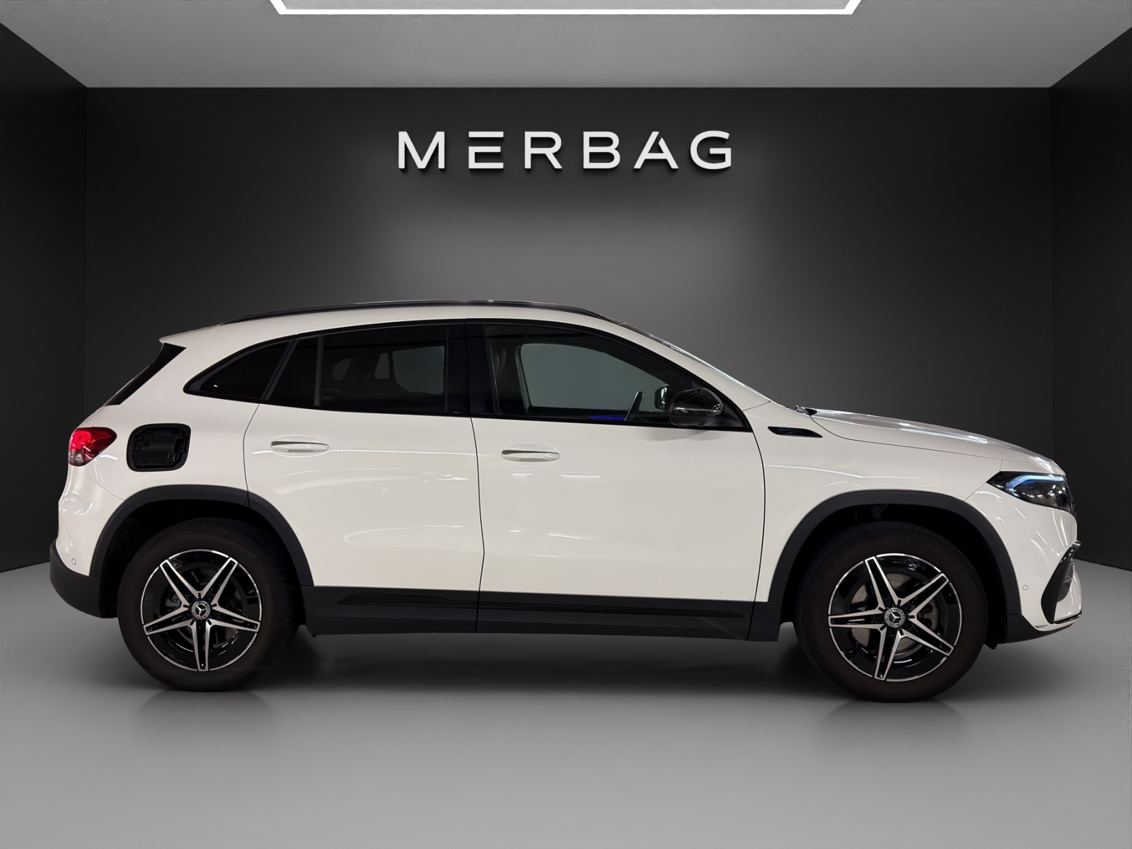 MERCEDES-BENZ EQA 250 AMG Line-image-1