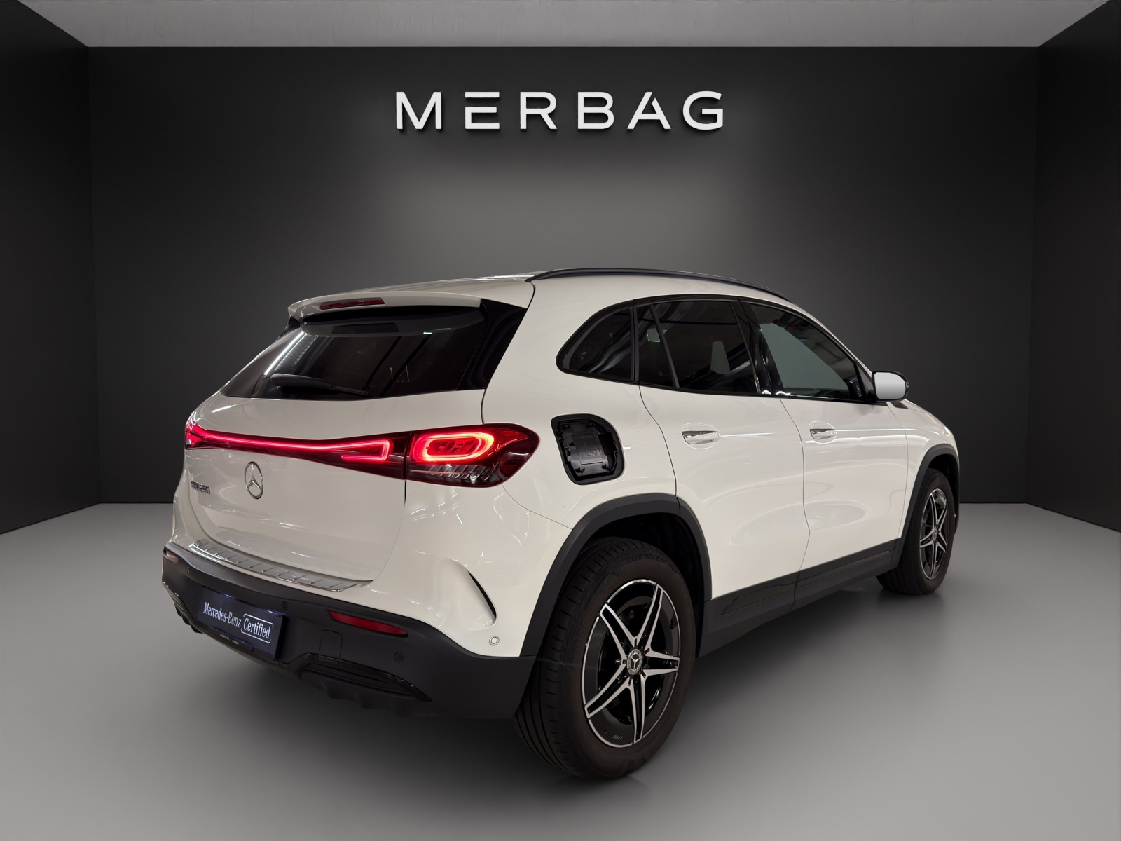 MERCEDES-BENZ EQA 250 AMG Line-image-2