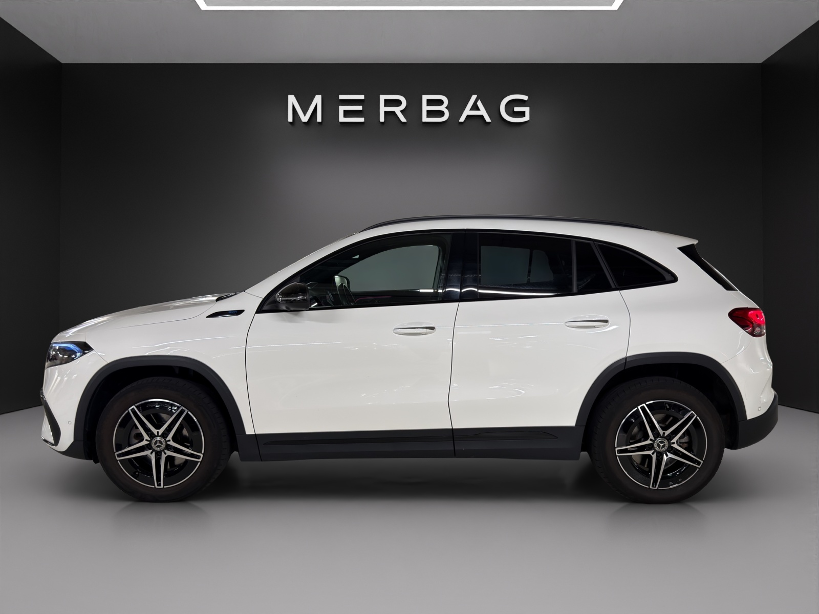 MERCEDES-BENZ EQA 250 AMG Line-image-5