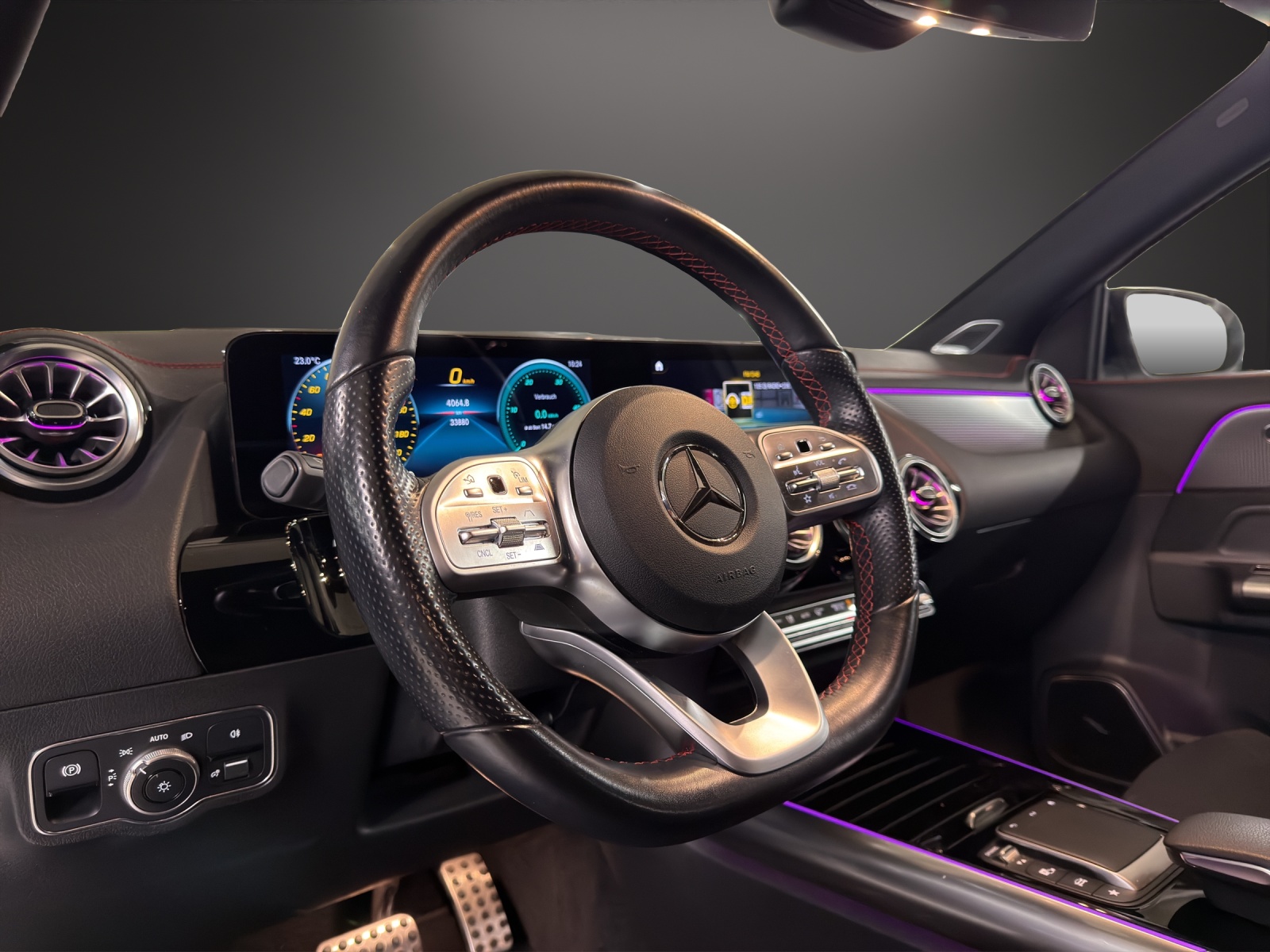 MERCEDES-BENZ EQA 250 AMG Line-image-10