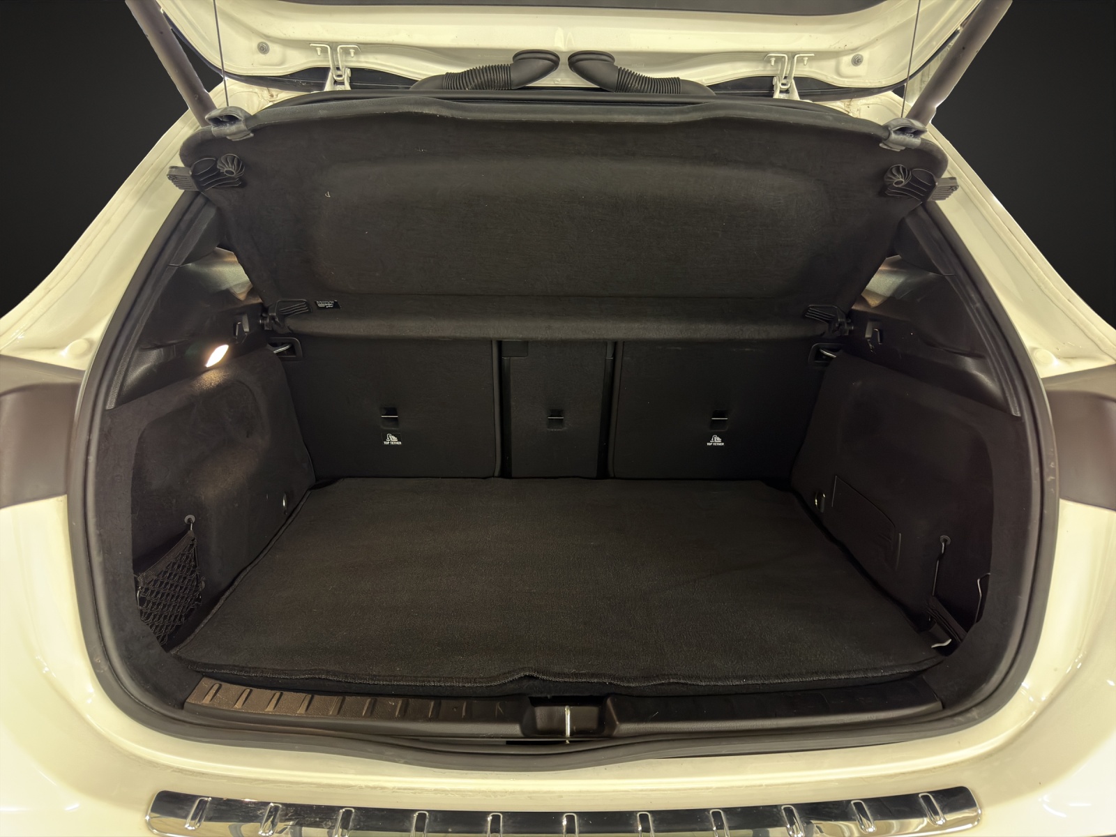 MERCEDES-BENZ EQA 250 AMG Line-image-15