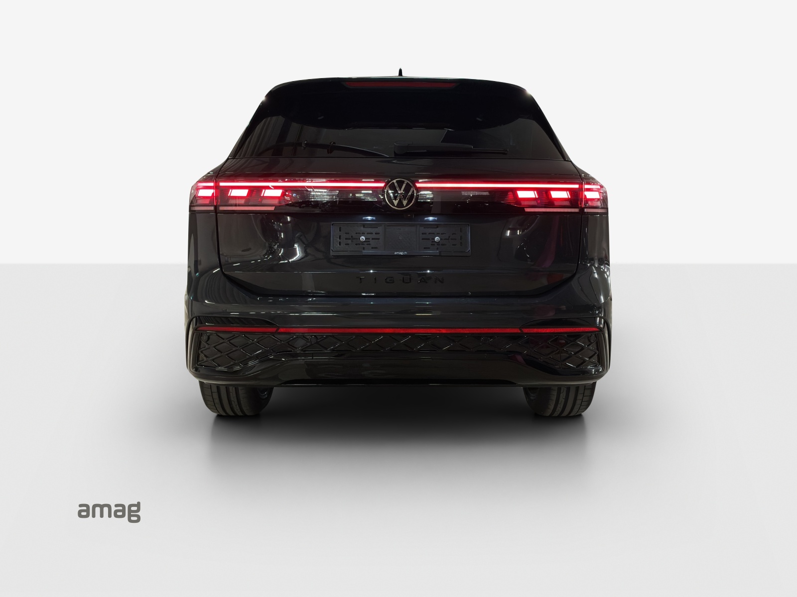VW Tiguan 2.0 TSI DSG R-Line 4Motion-image-3