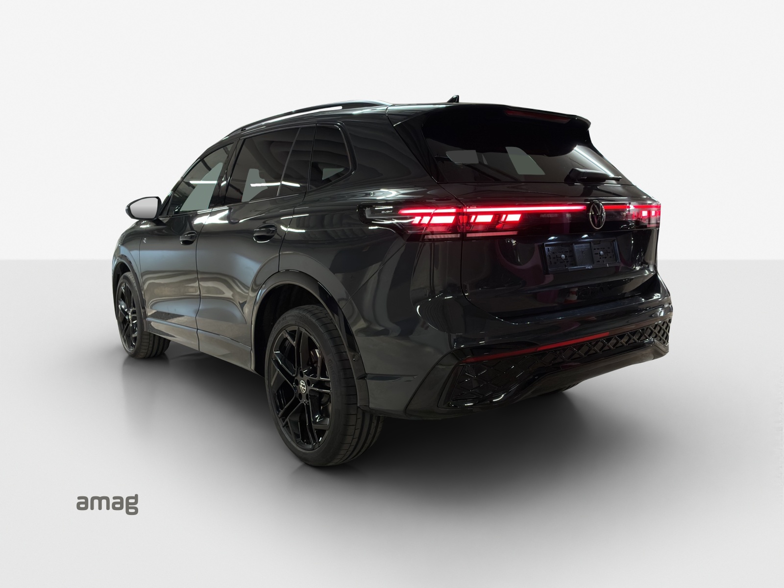 VW Tiguan 2.0 TSI DSG R-Line 4Motion-image-2