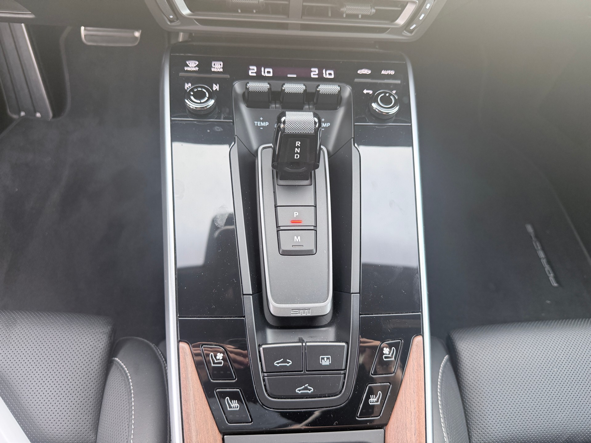 PORSCHE 911 Carrera 4S-image-15