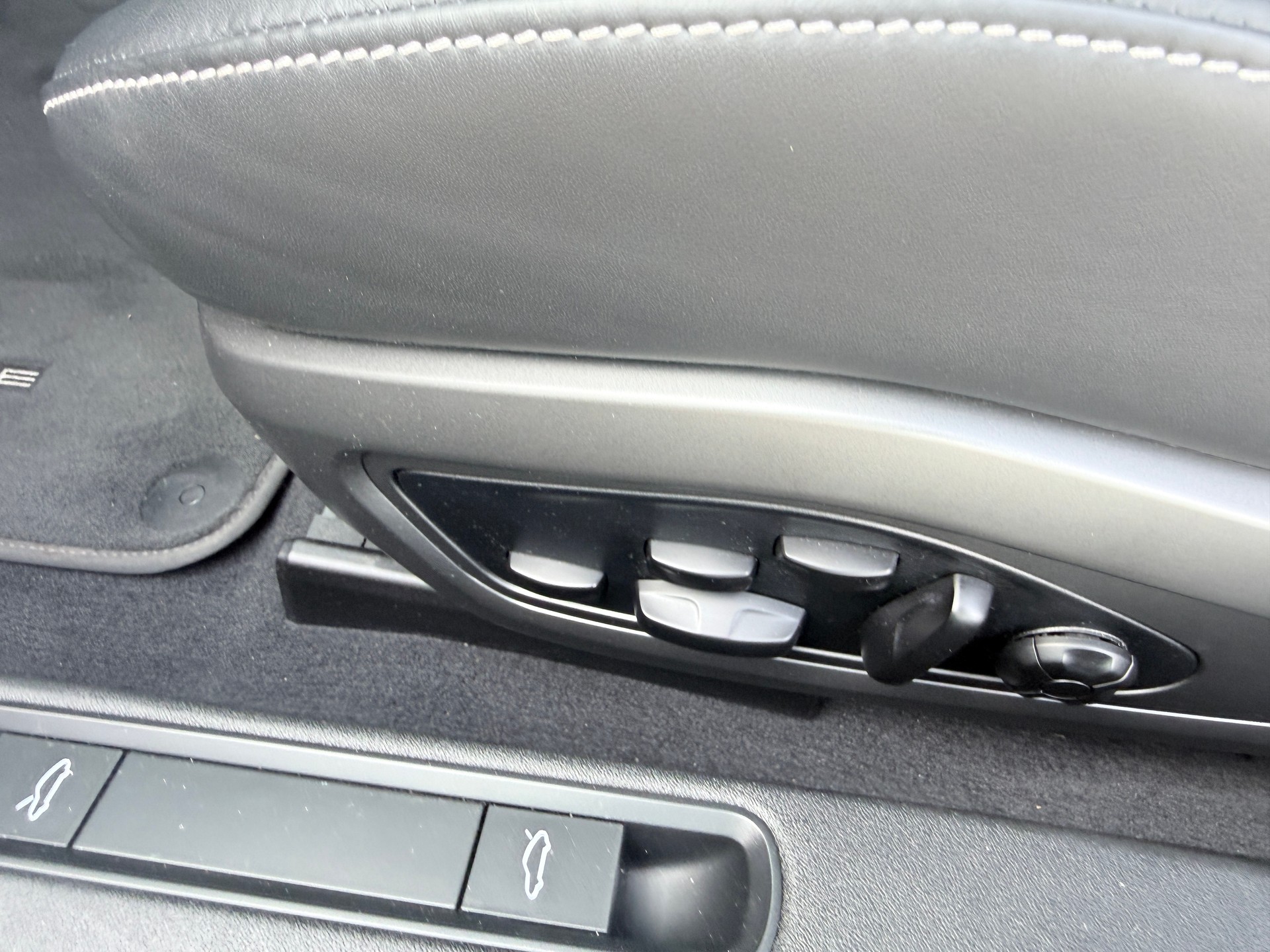 PORSCHE 911 Carrera 4S-image-17