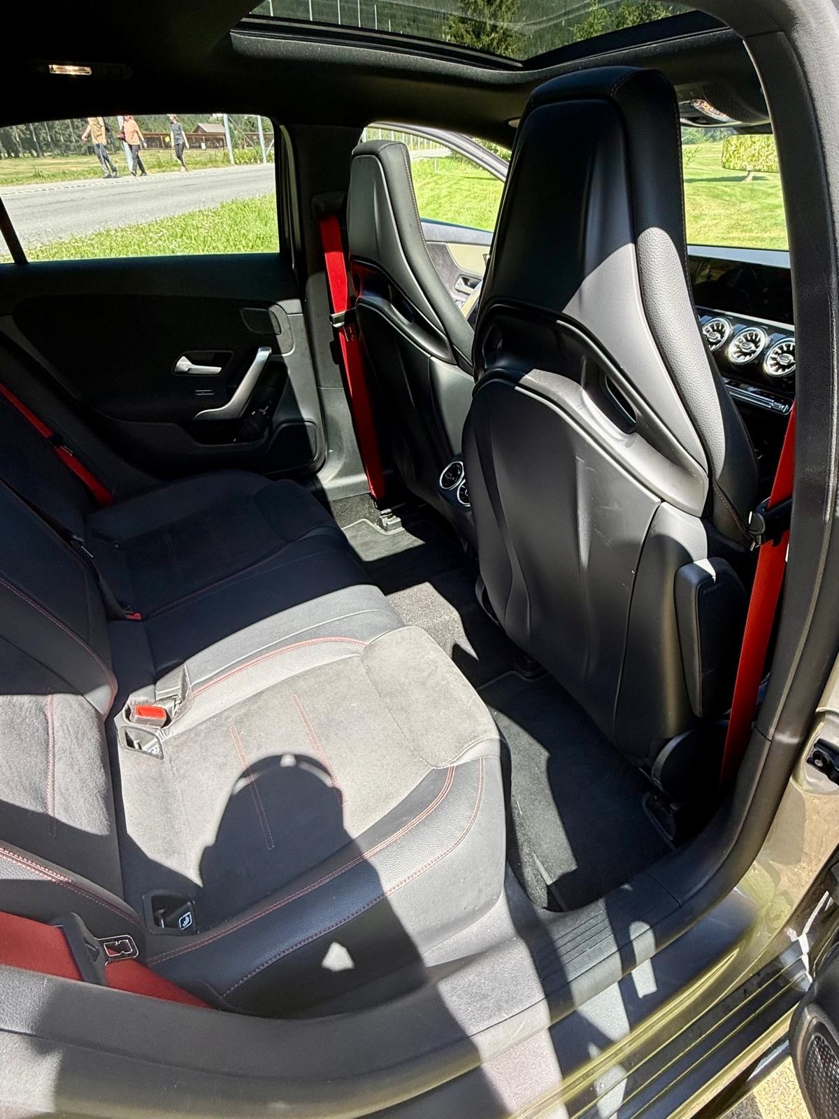MERCEDES-BENZ A 35 AMG 4matic-image-4