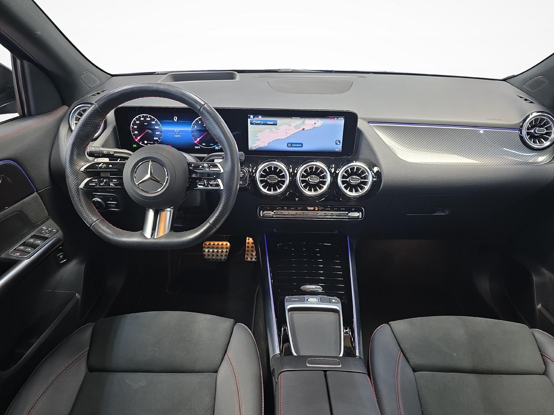 MERCEDES-BENZ GLA 250 4MATIC AMG Line-image-5