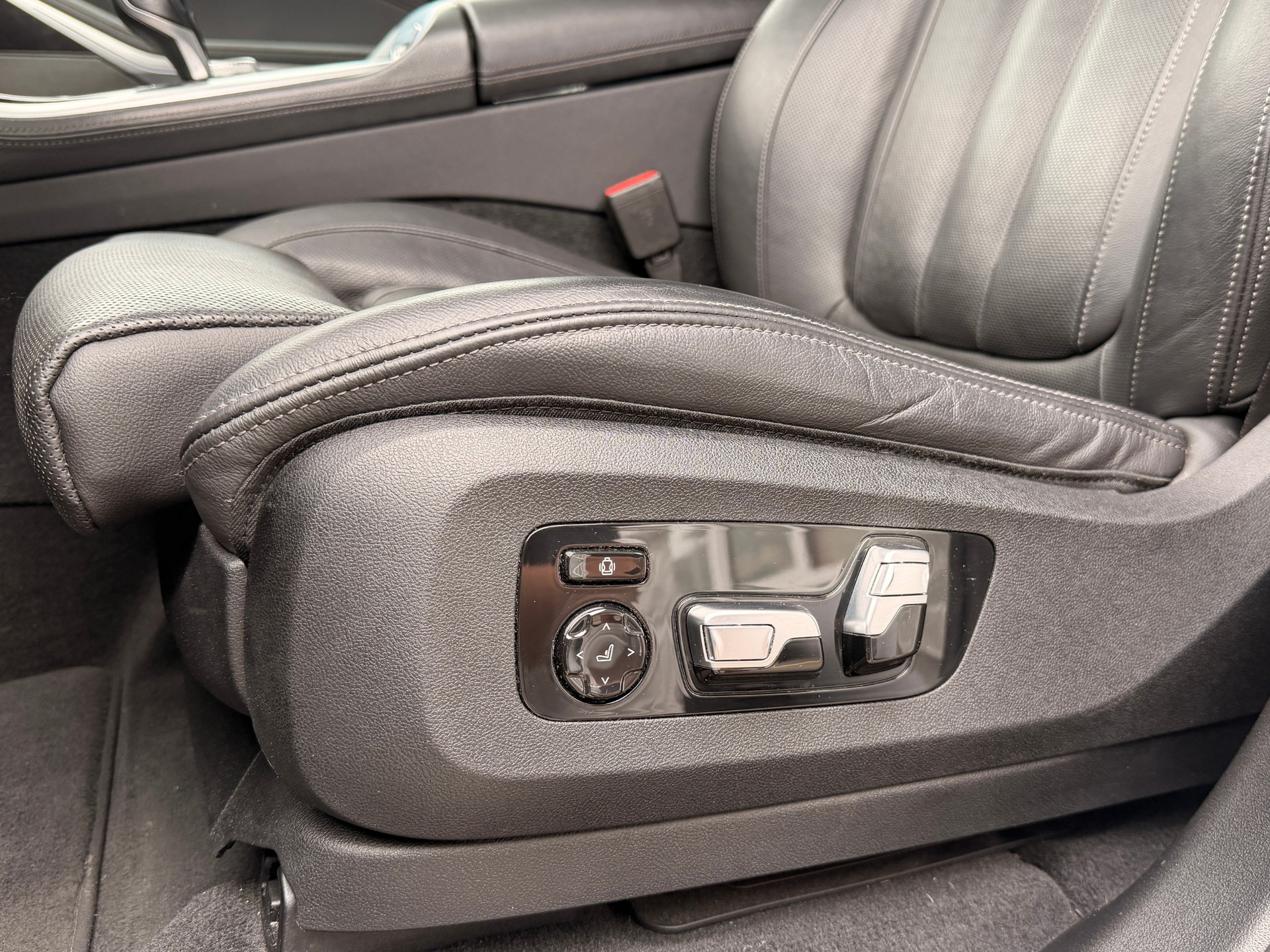 BMW X5 xDrive 48V 30d M Sport Steptronic-image-21