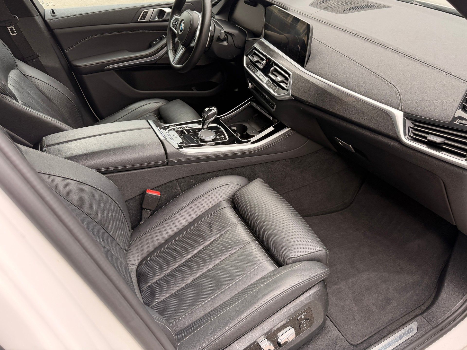 BMW X5 xDrive 48V 30d M Sport Steptronic-image-22