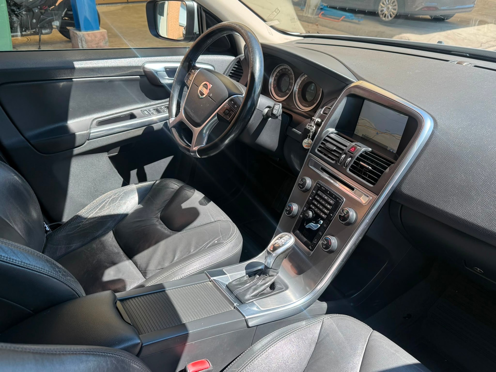 VOLVO XC60 D5 AWD Momentum Geartronic-image-10