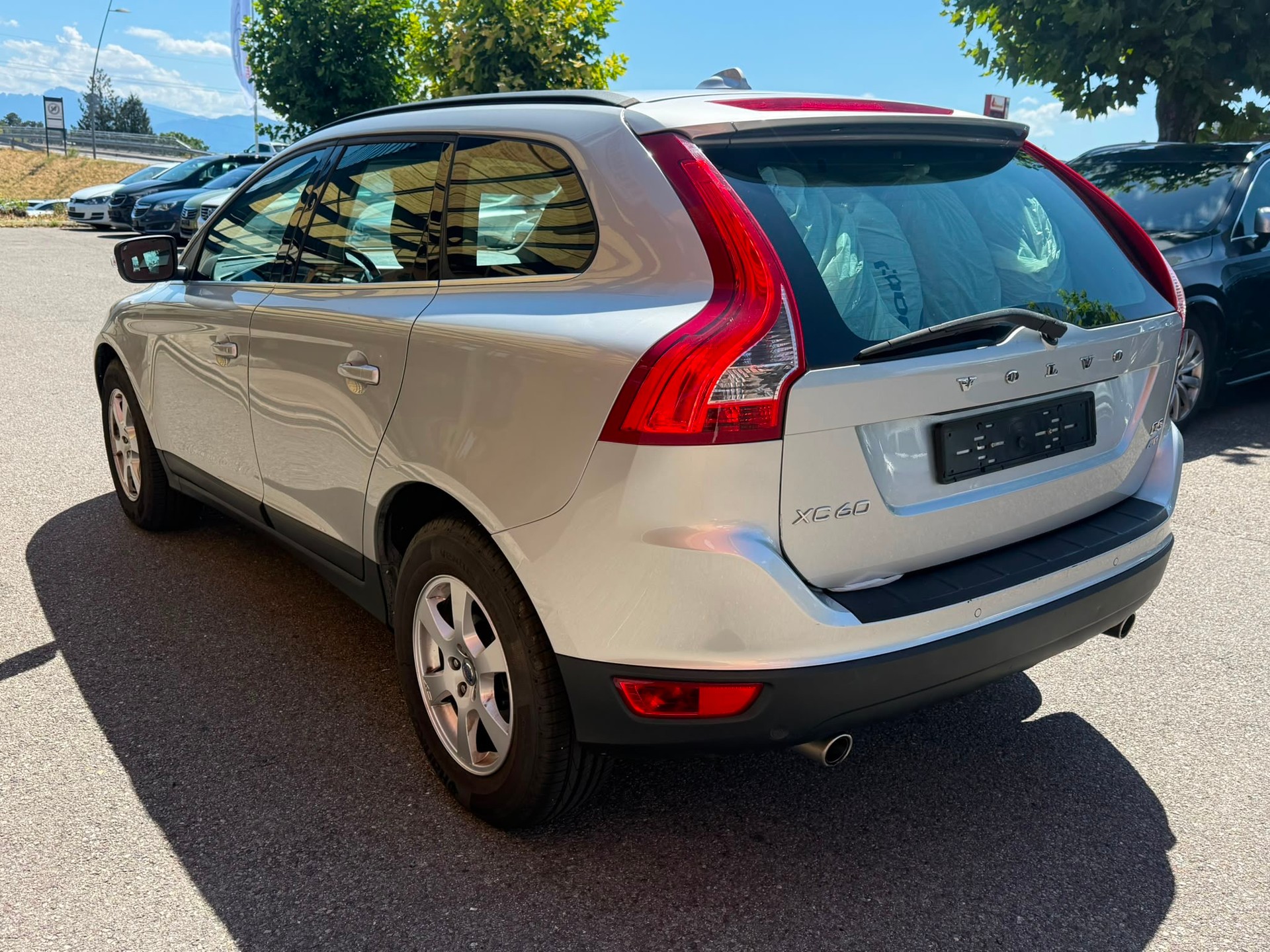 VOLVO XC60 D5 AWD Momentum Geartronic-image-3