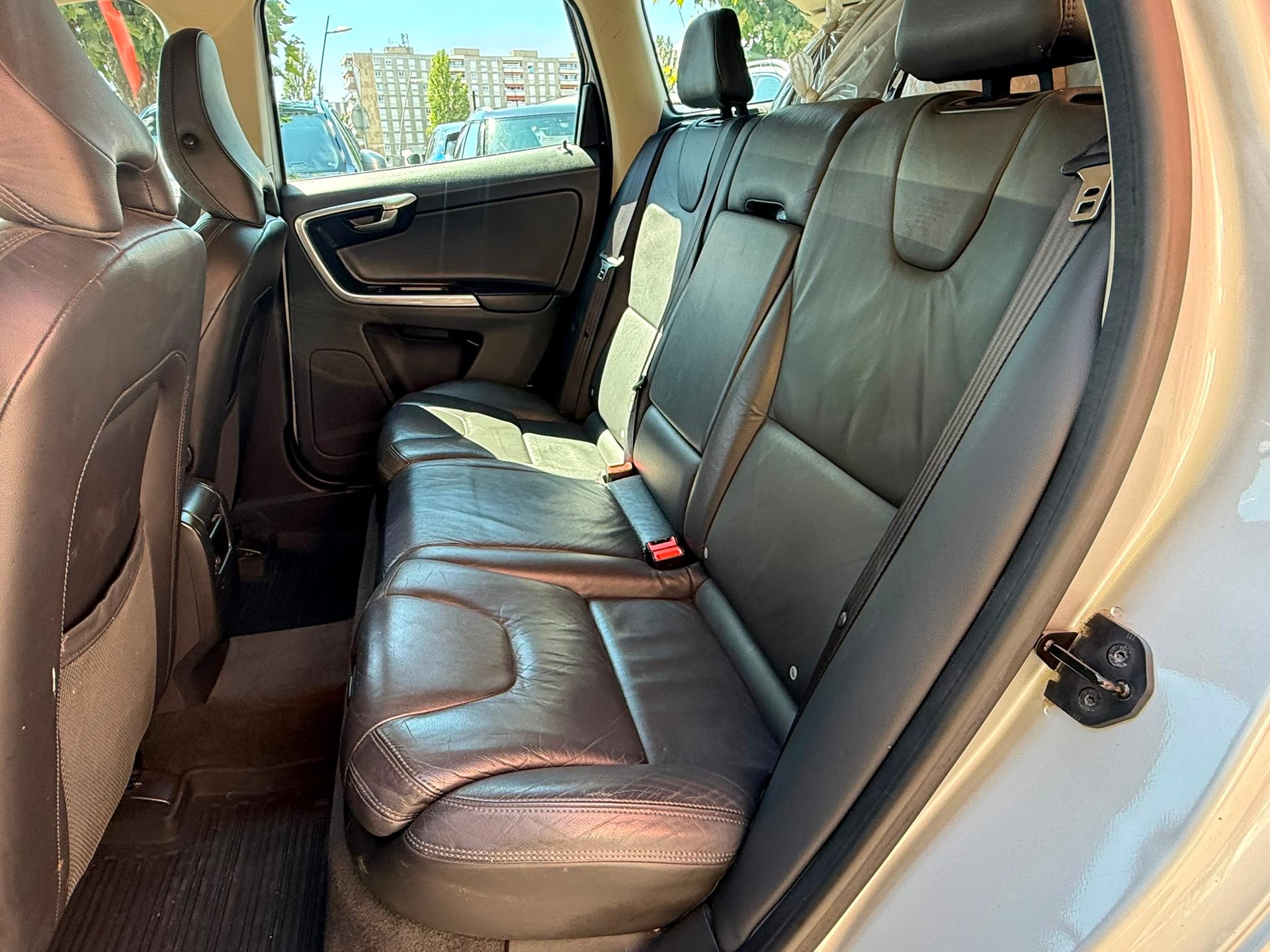 VOLVO XC60 D5 AWD Momentum Geartronic-image-11