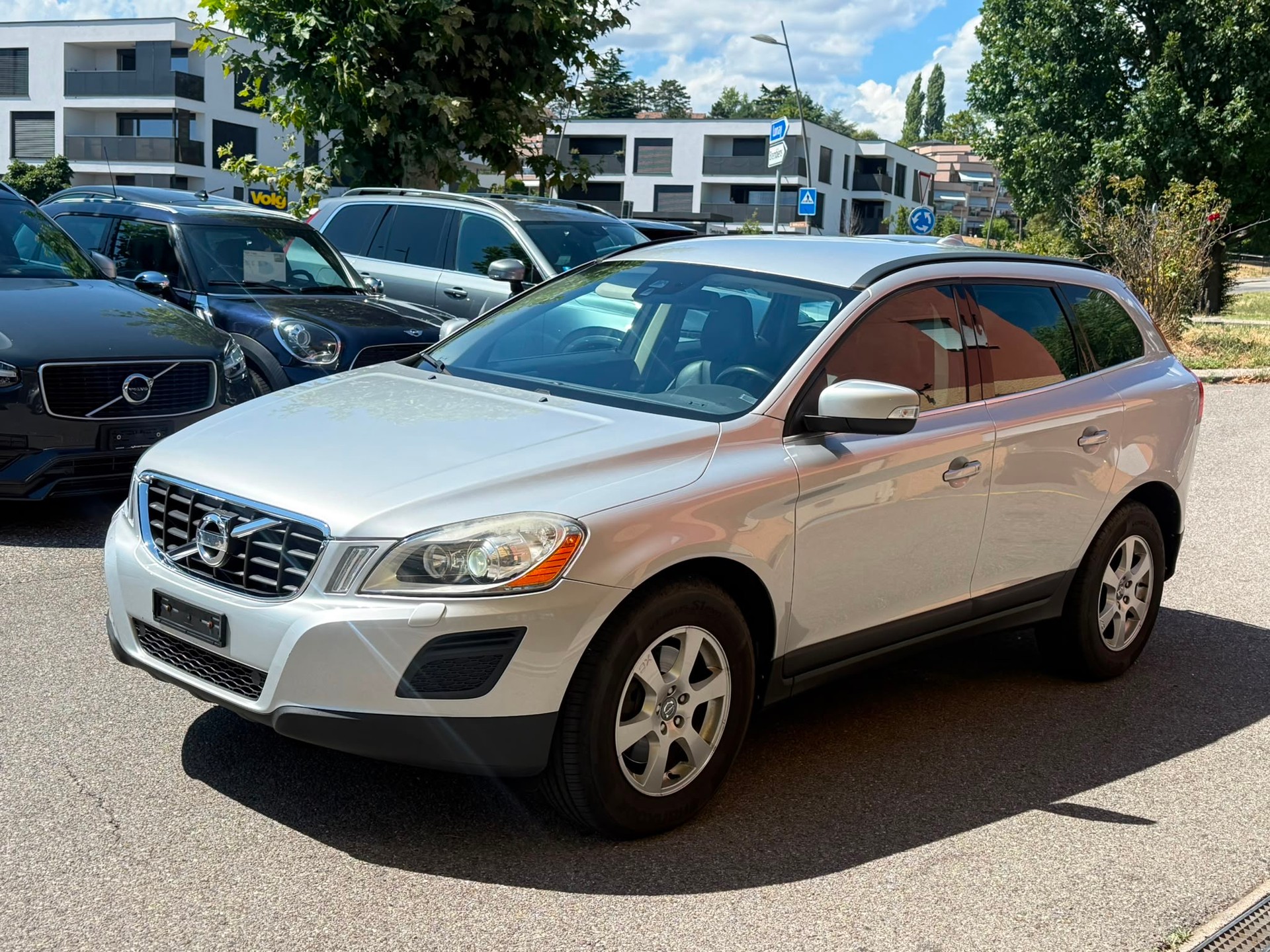 VOLVO XC60 D5 AWD Momentum Geartronic-image-1
