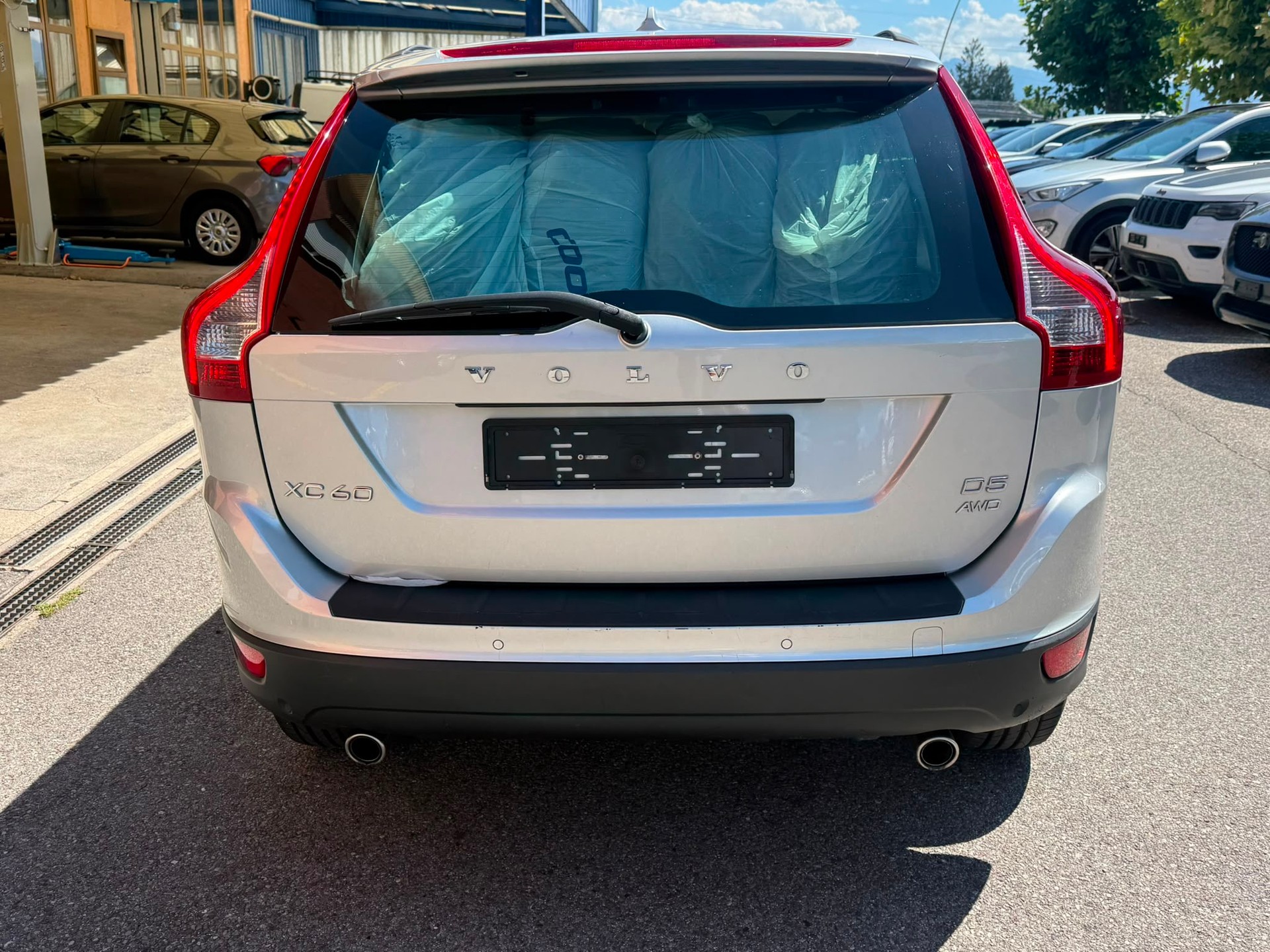 VOLVO XC60 D5 AWD Momentum Geartronic-image-8