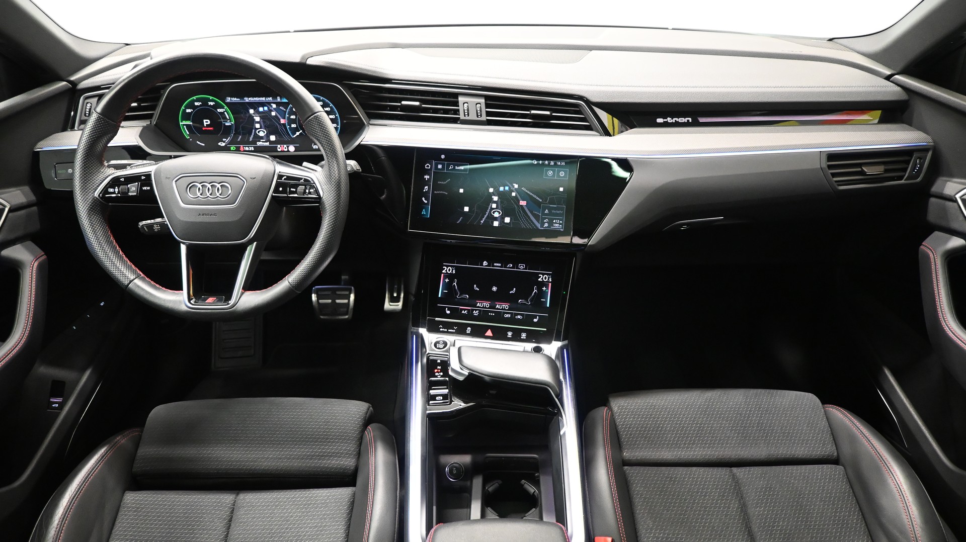AUDI Q8 50 e-tron Black Edition quattro-image-3