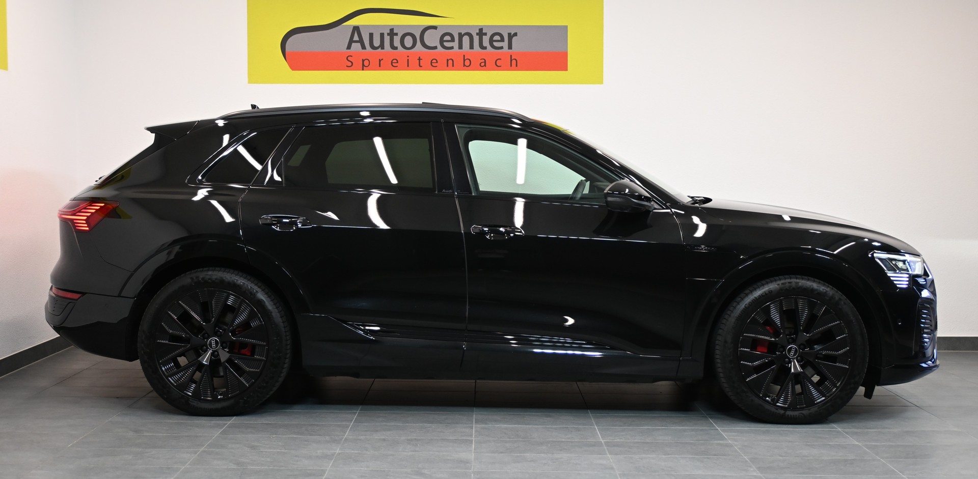 AUDI Q8 50 e-tron Black Edition quattro-image-11