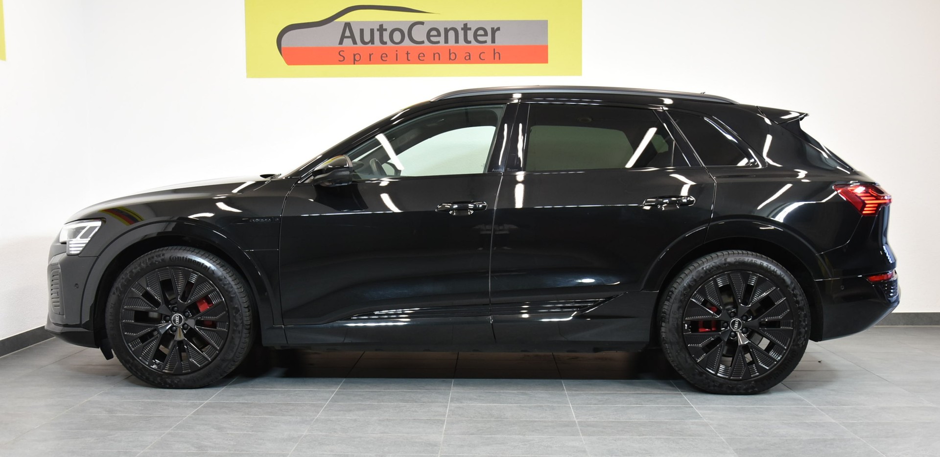 AUDI Q8 50 e-tron Black Edition quattro-image-9